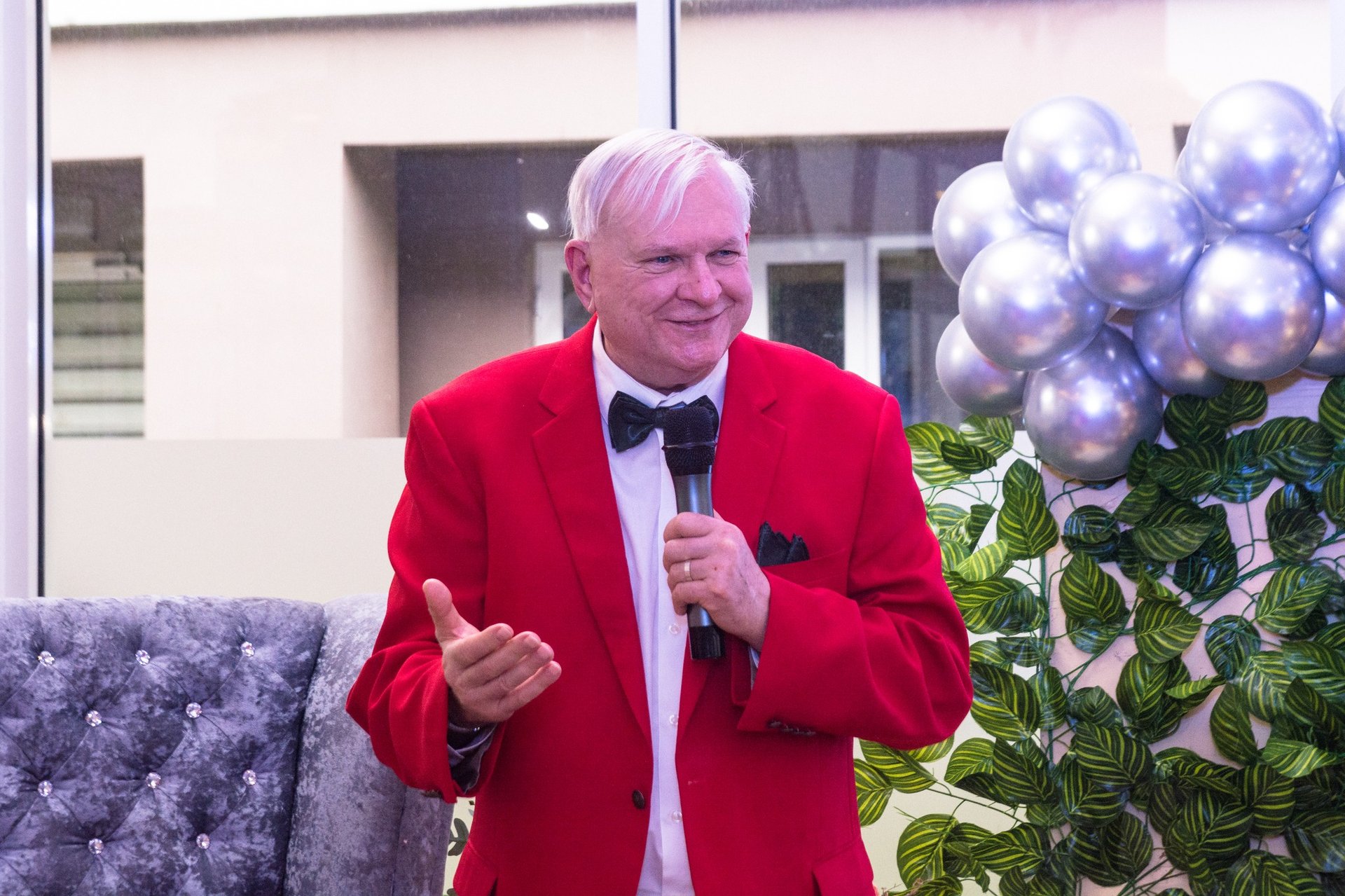 black and white bed linen