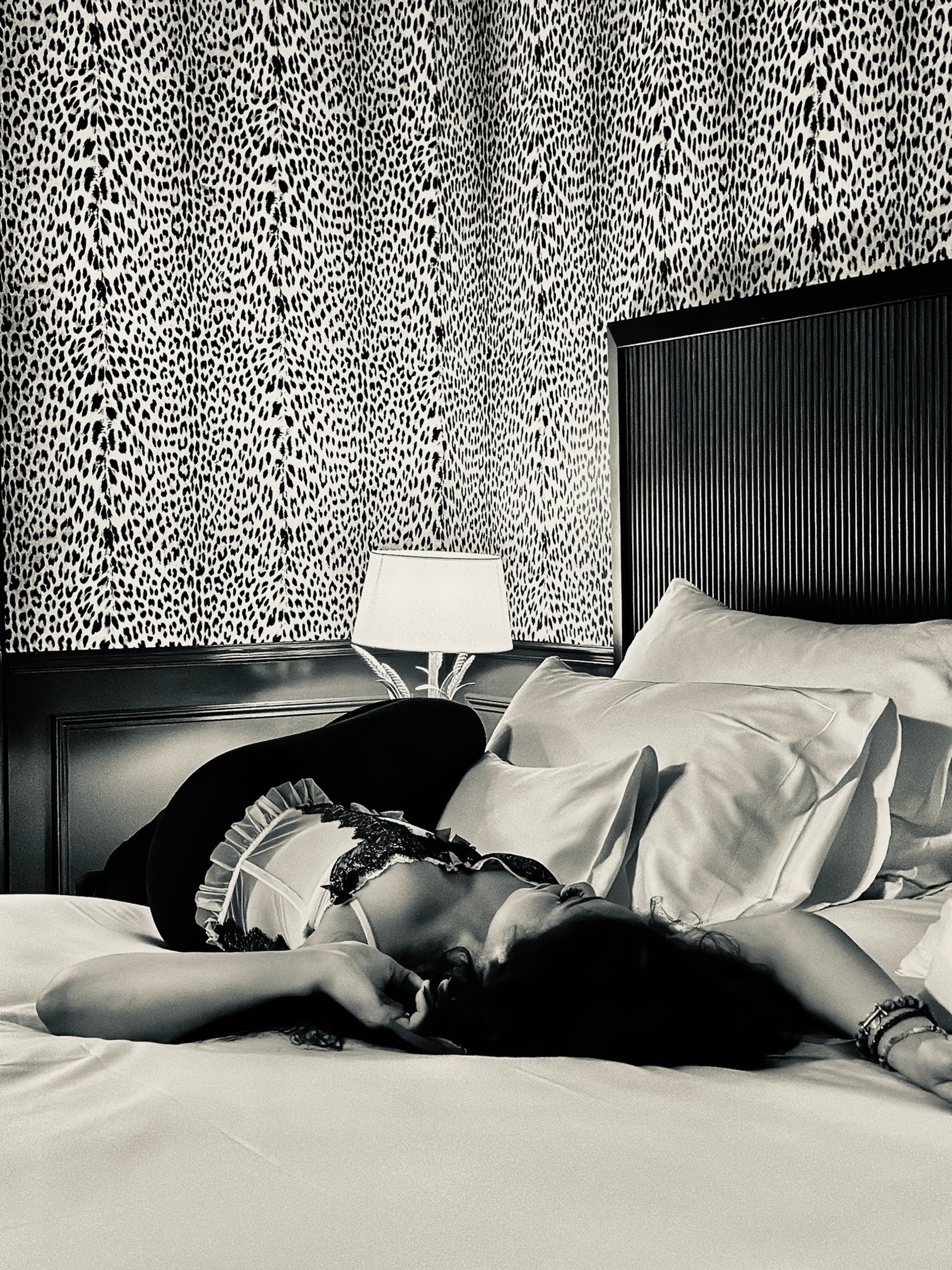 black and white bed linen