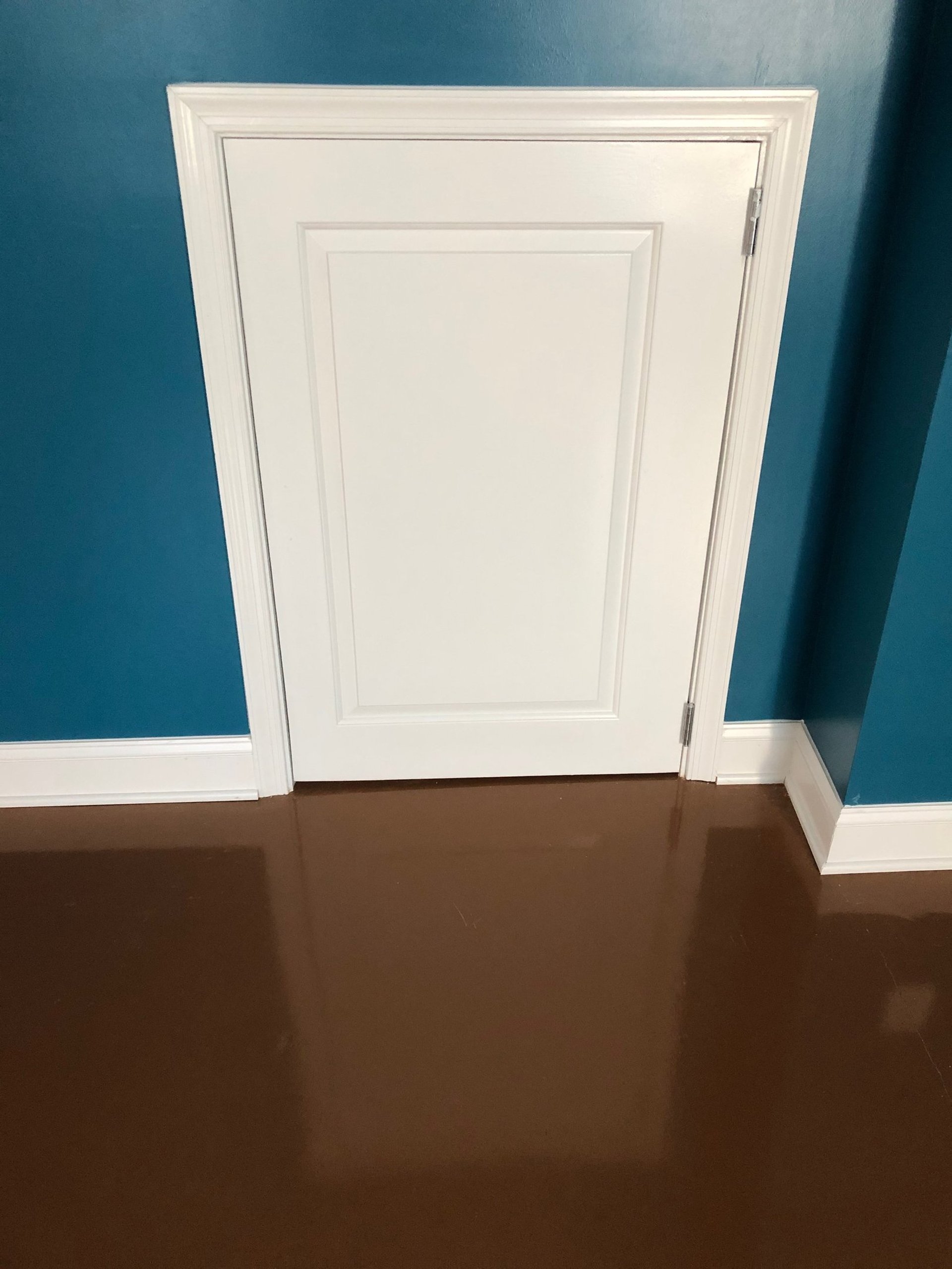 gray computer monitor