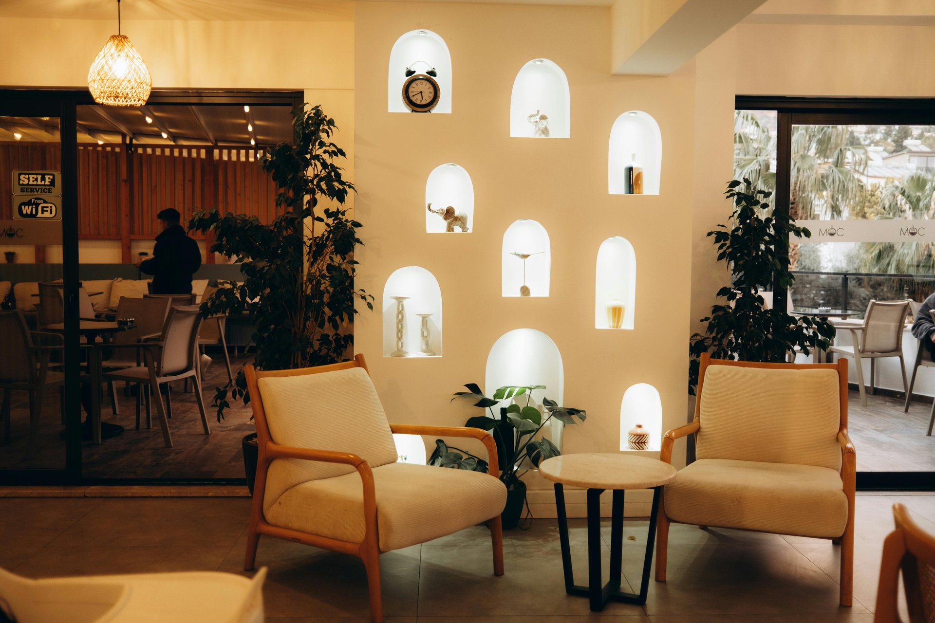 gray computer monitor