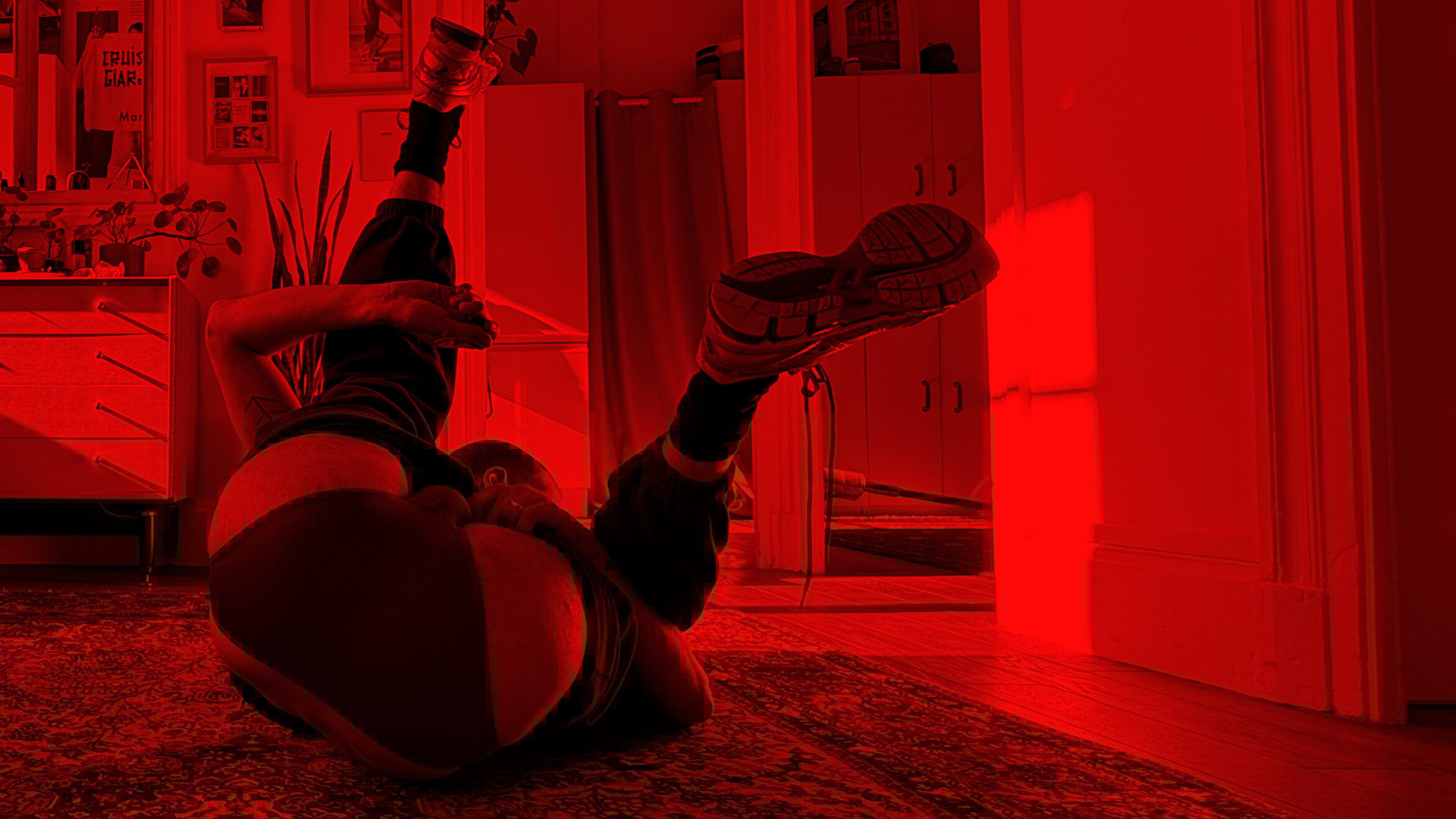 black and white bed linen