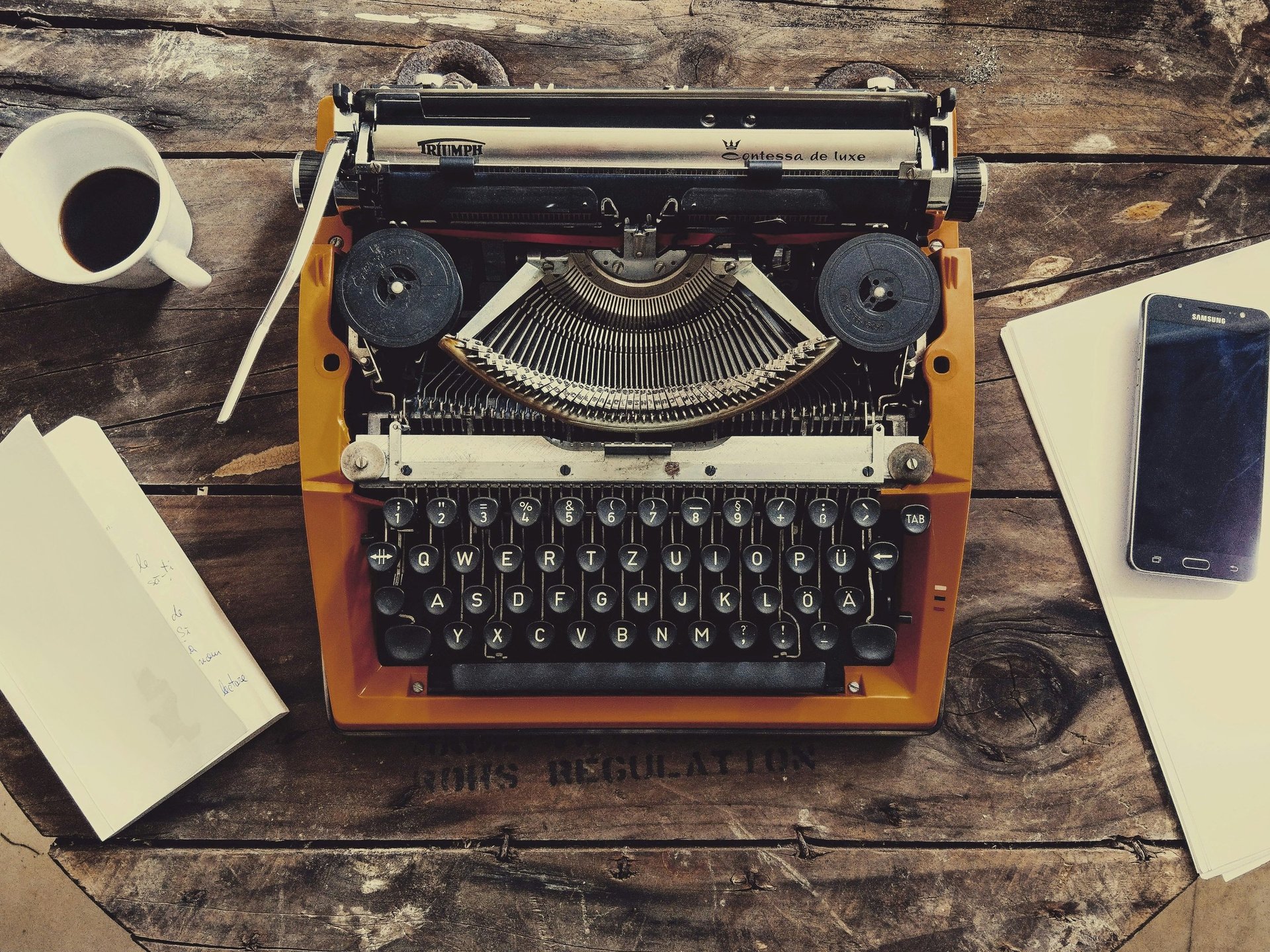 brown and black typewriter