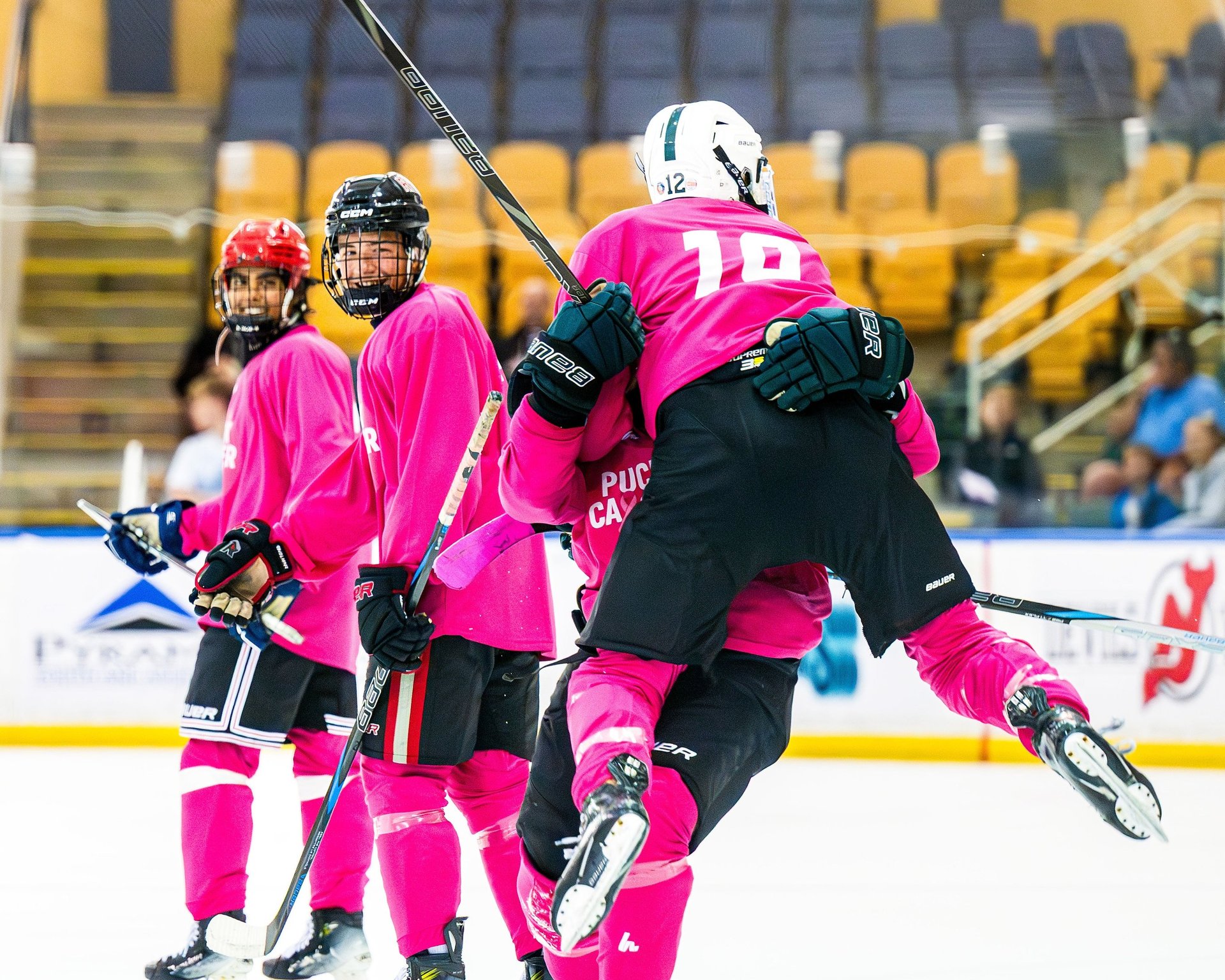 gray computer monitor