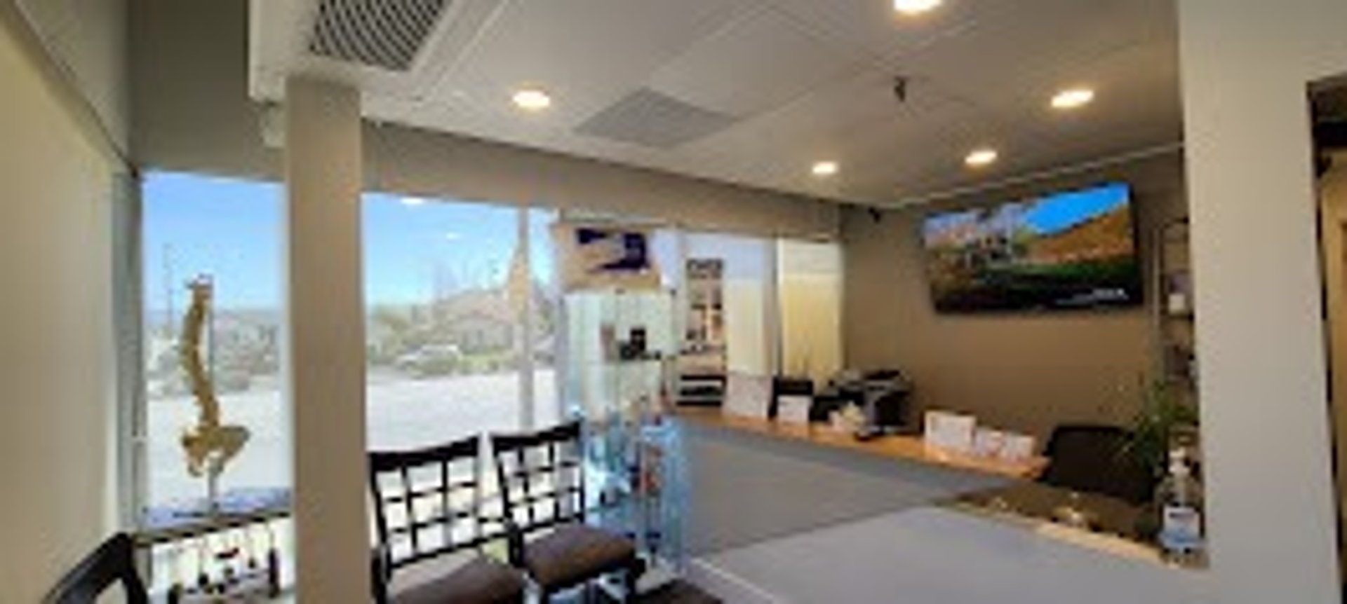 gray computer monitor