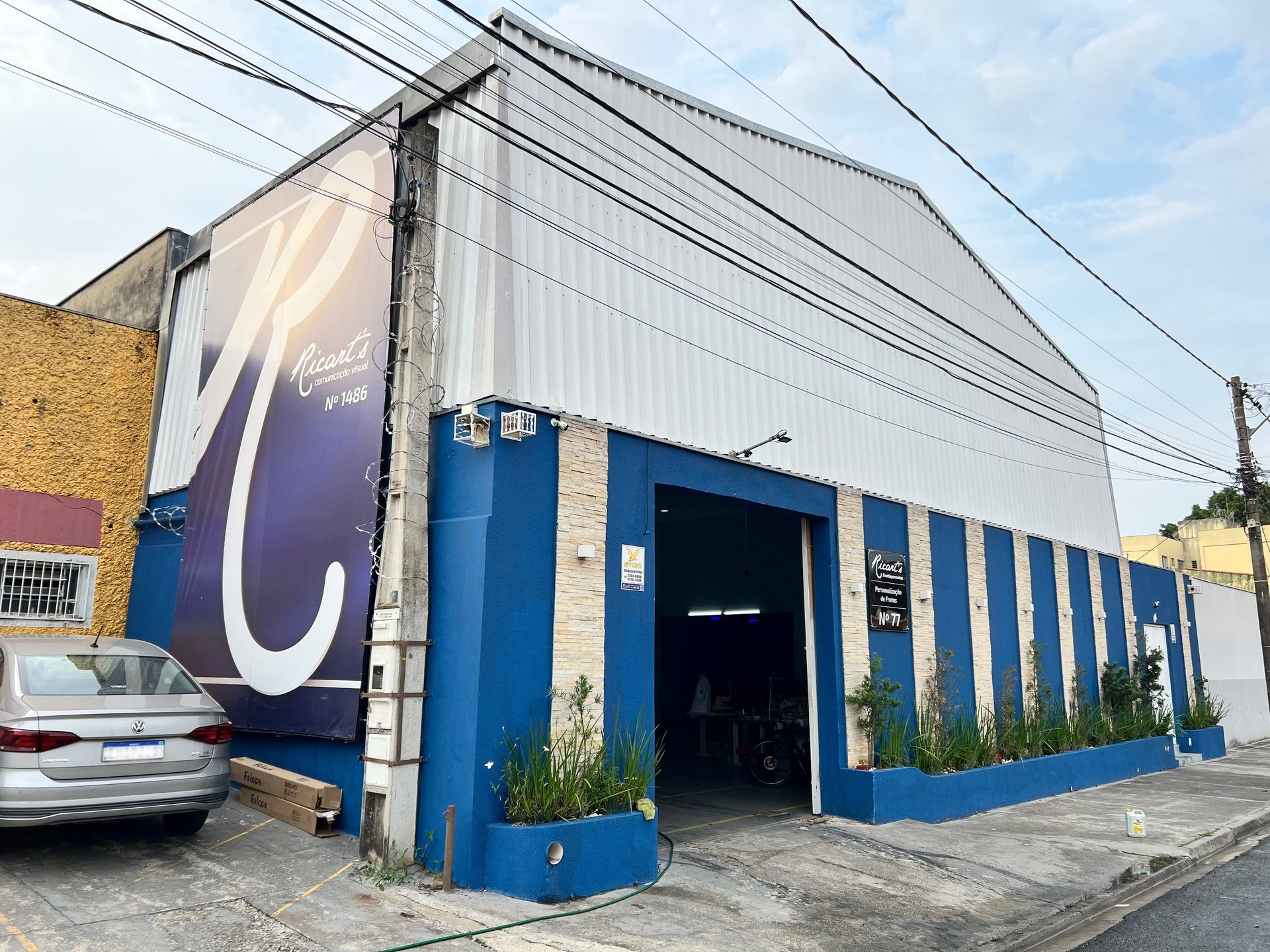 black and brown leather padded tub sofa