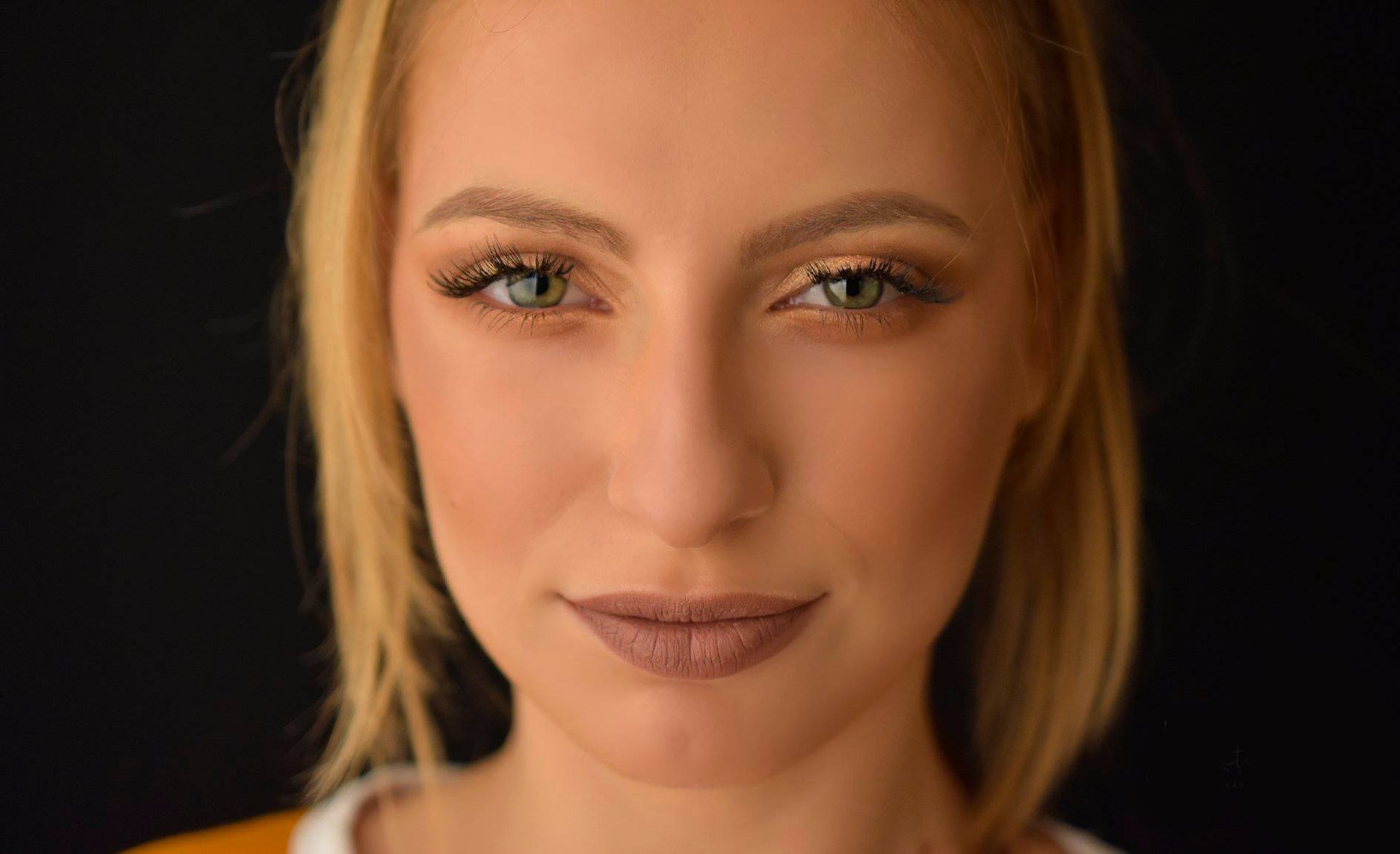 black and white bed linen