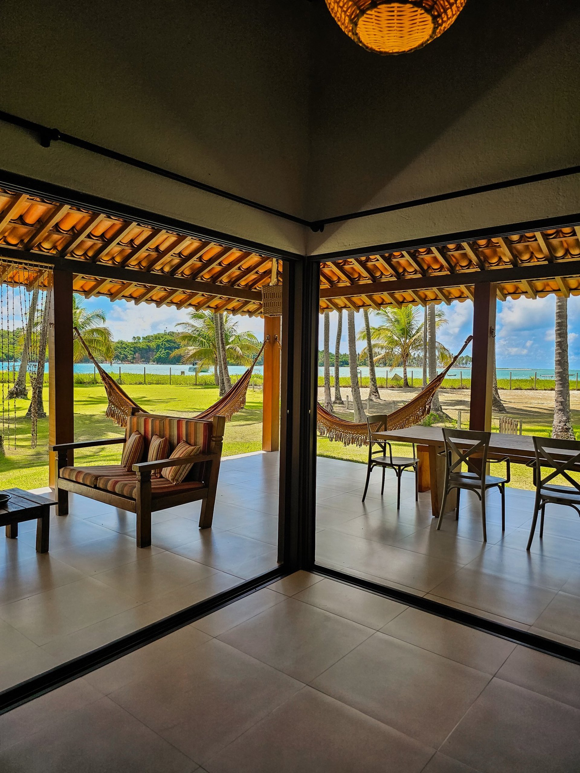 gray computer monitor