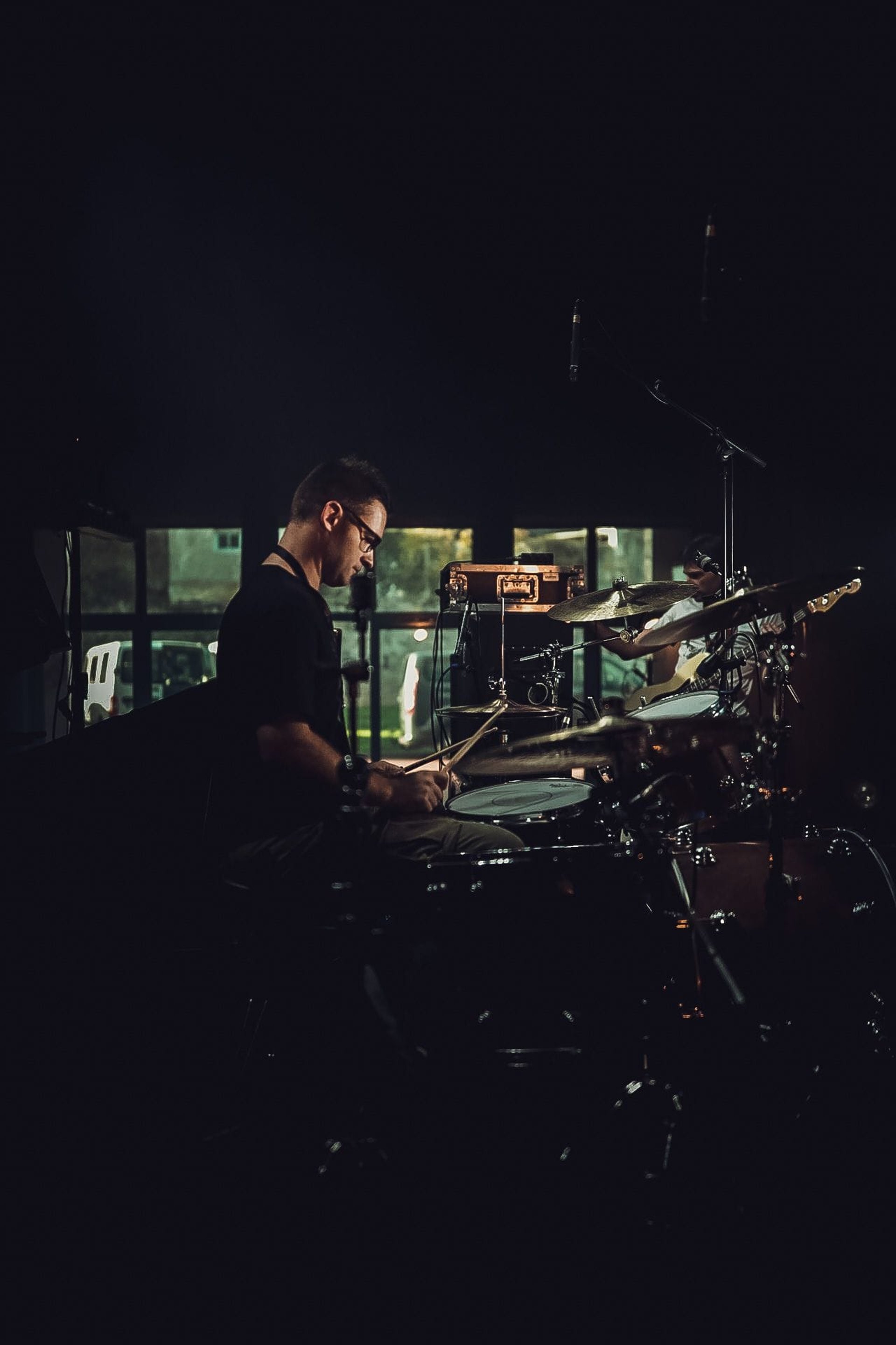 black and white bed linen