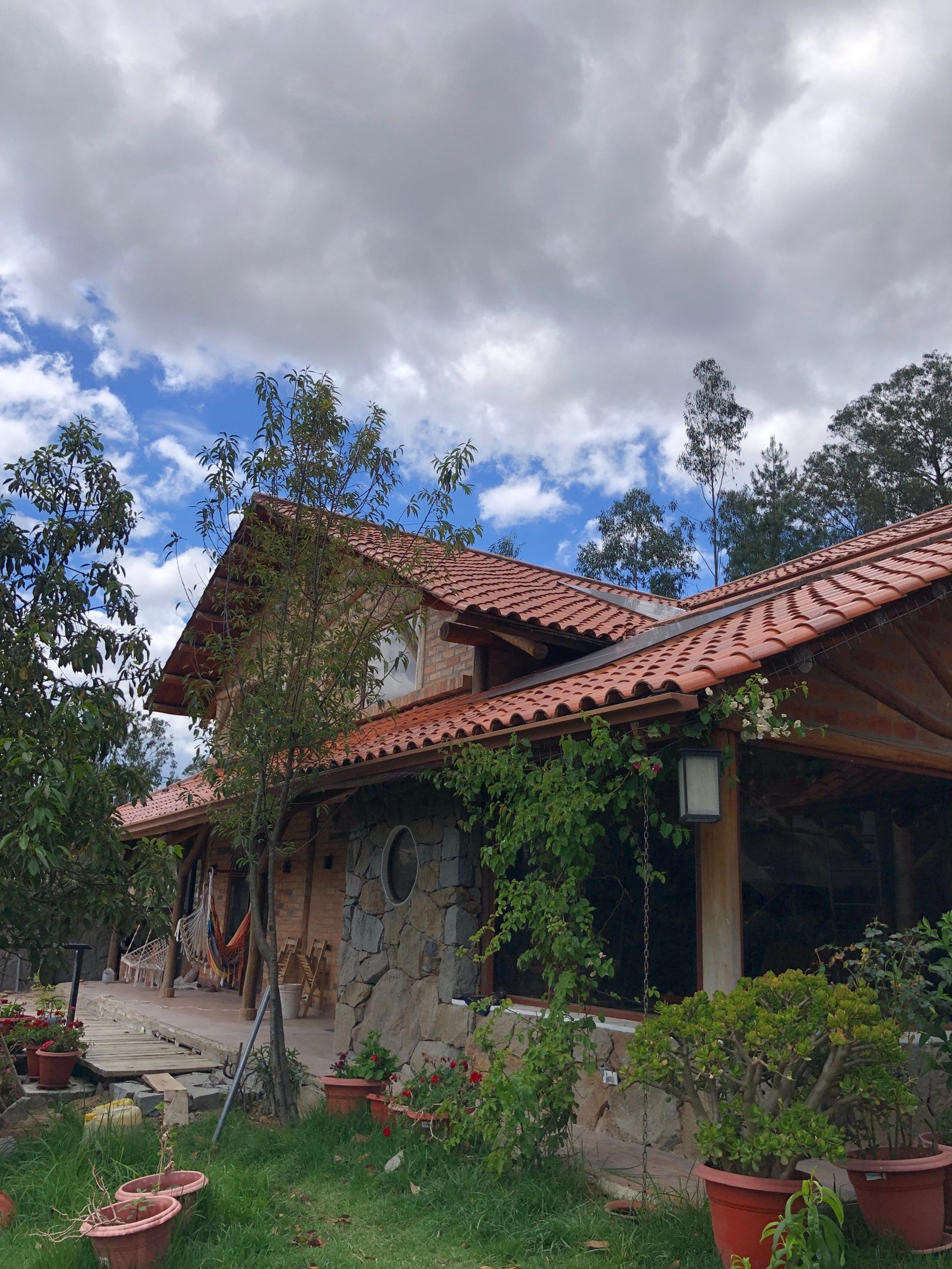 gray computer monitor