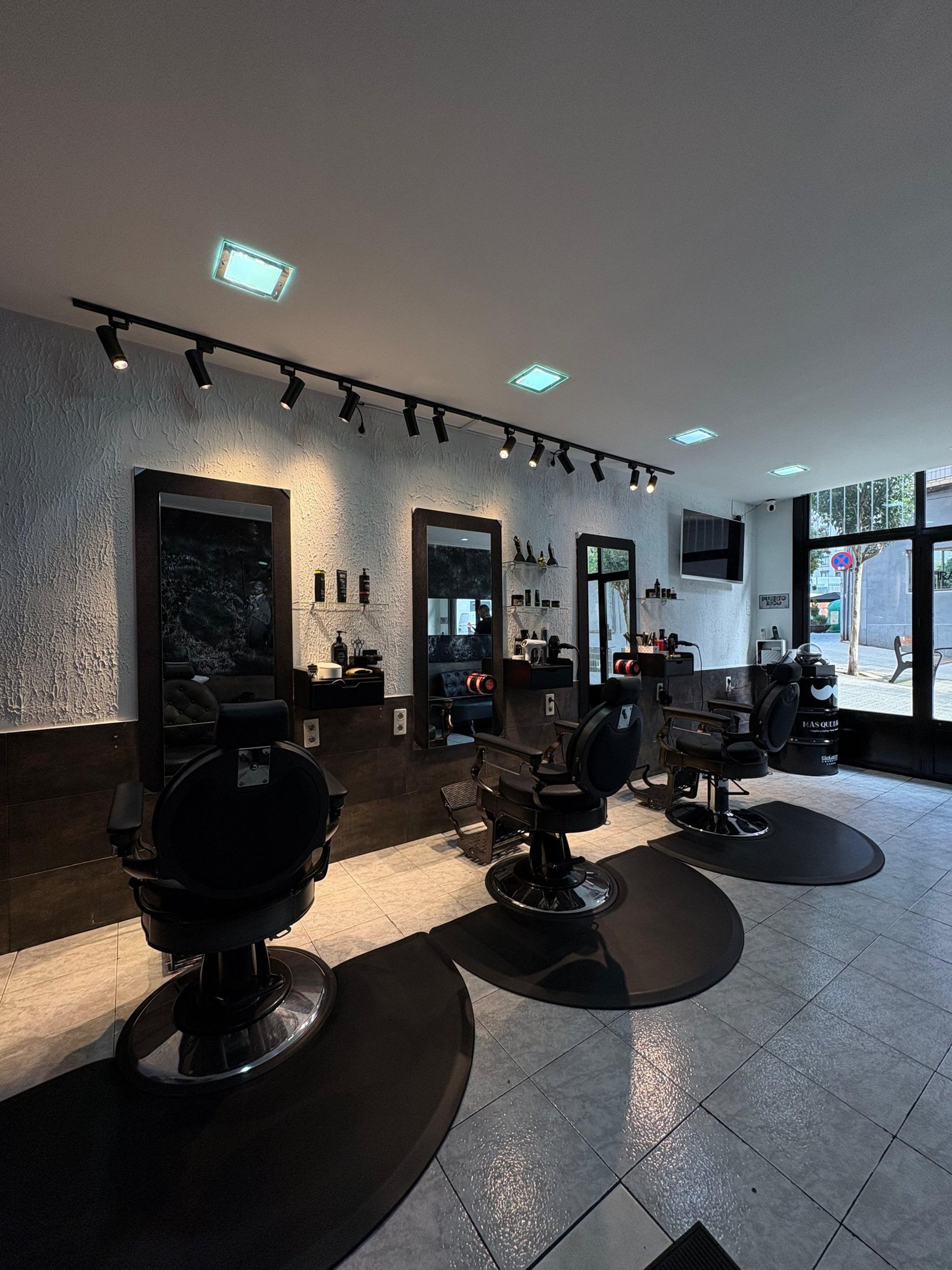 black and white bed linen