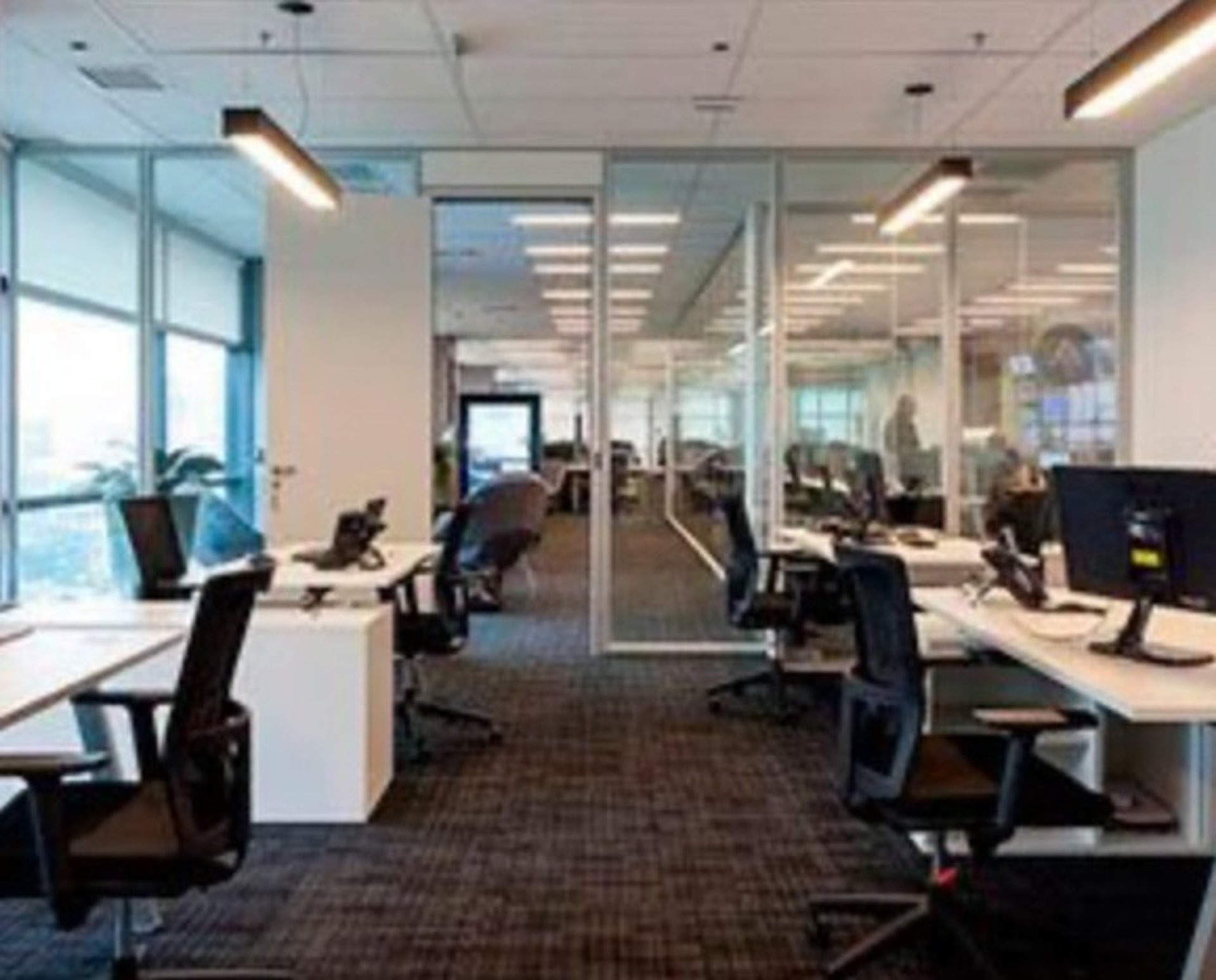 gray computer monitor