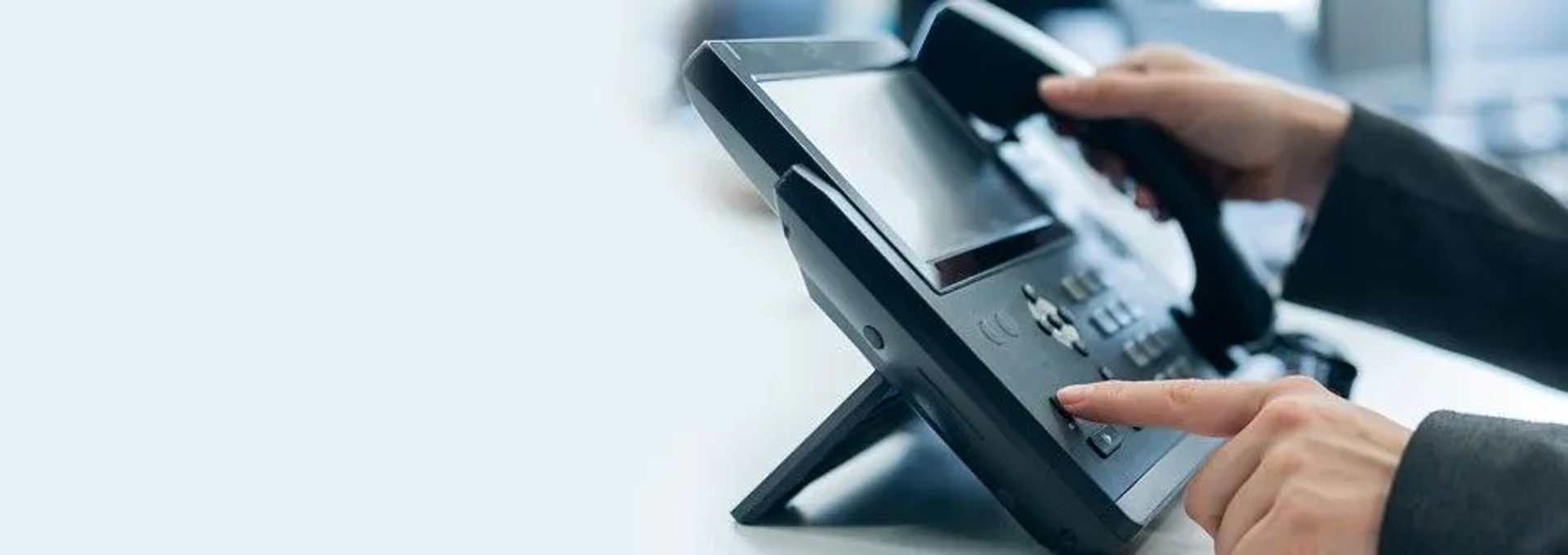gray computer monitor