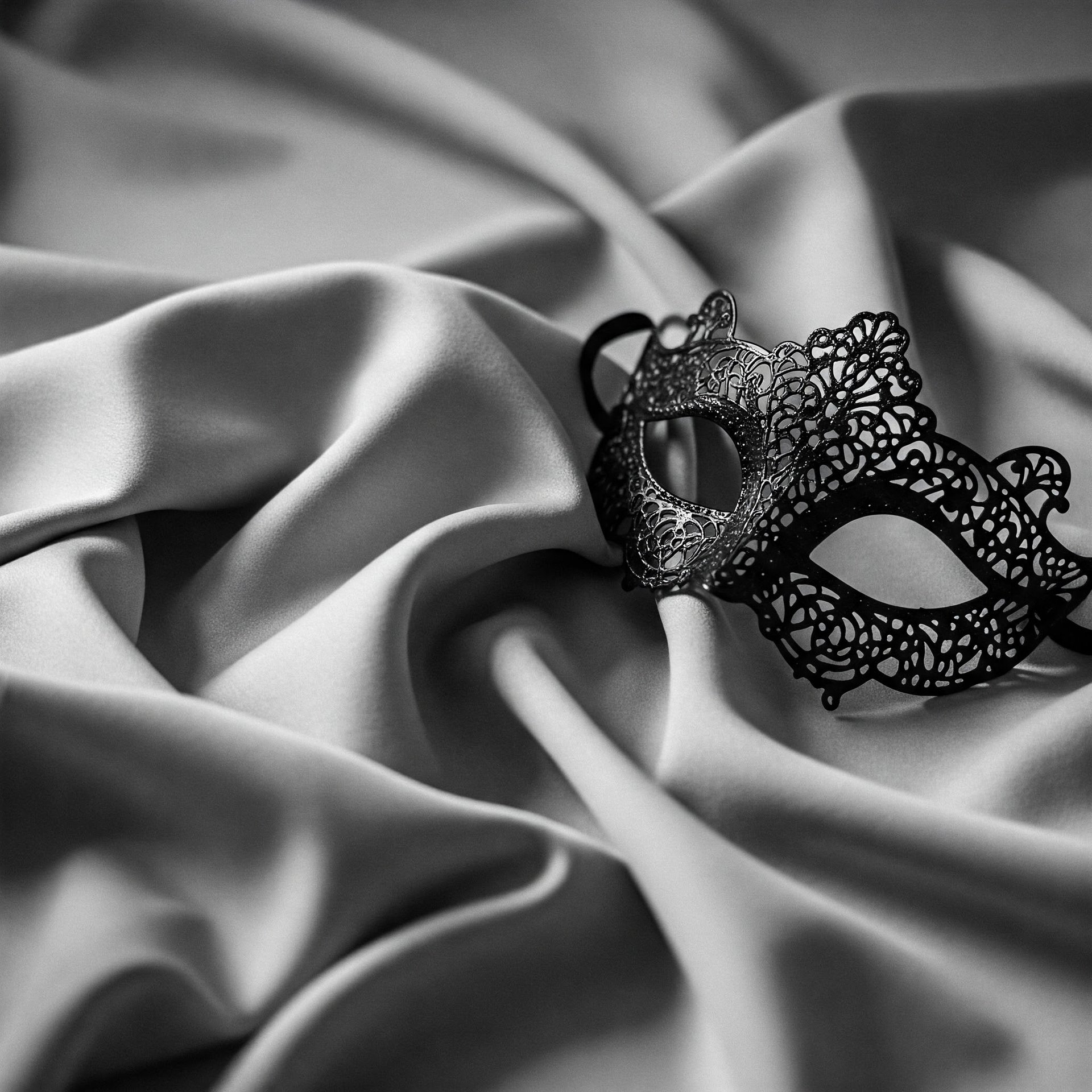 black and white bed linen