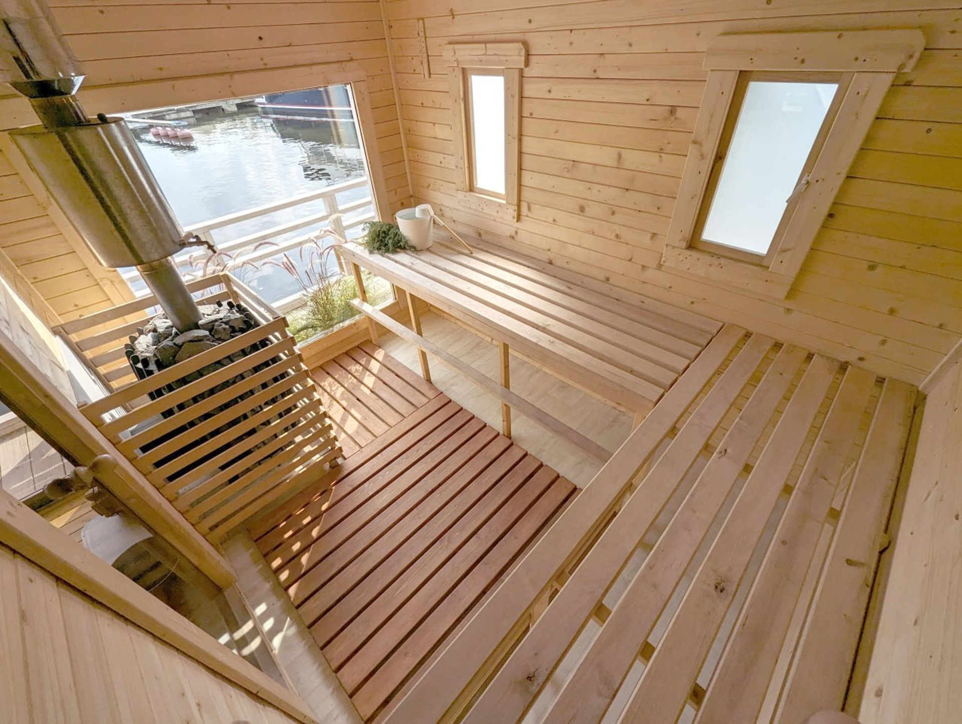 black and white bed linen