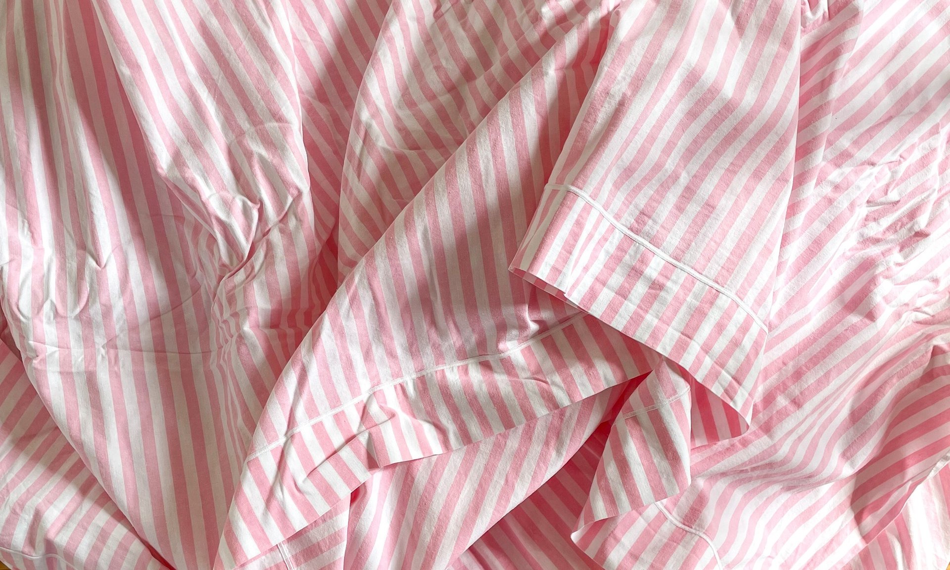 black and white bed linen