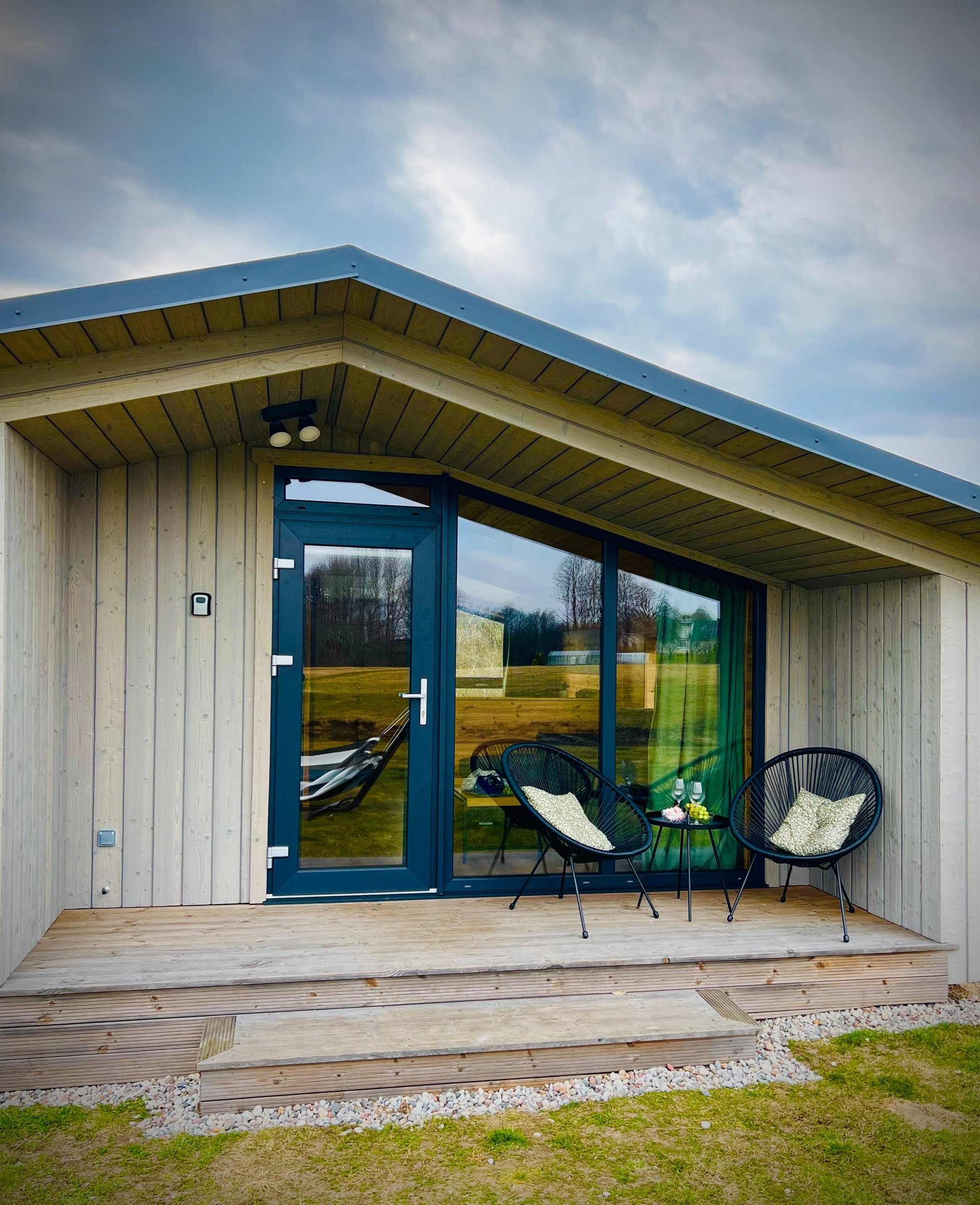 black and white bed linen
