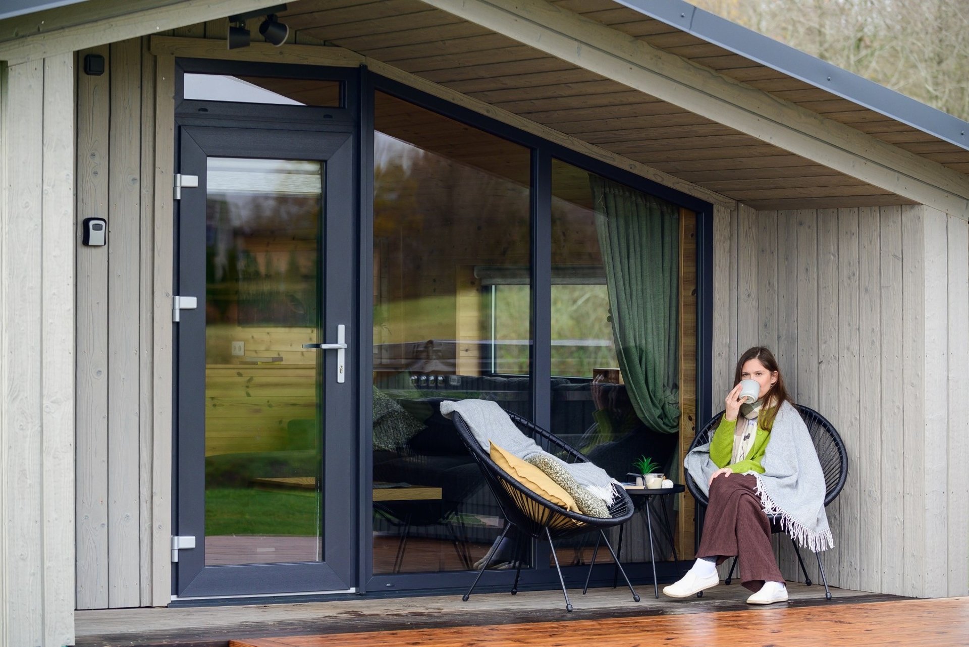 black and white bed linen