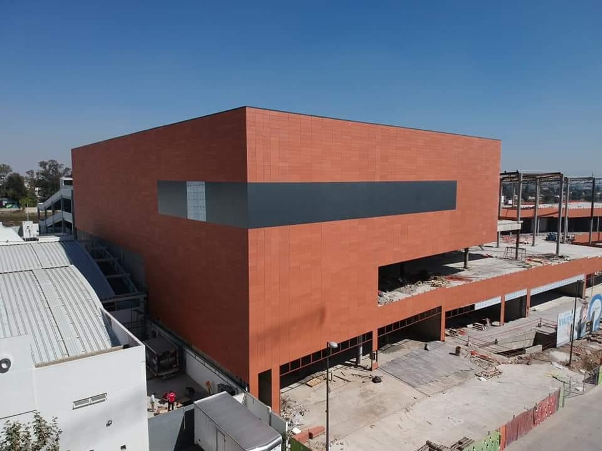 gray computer monitor