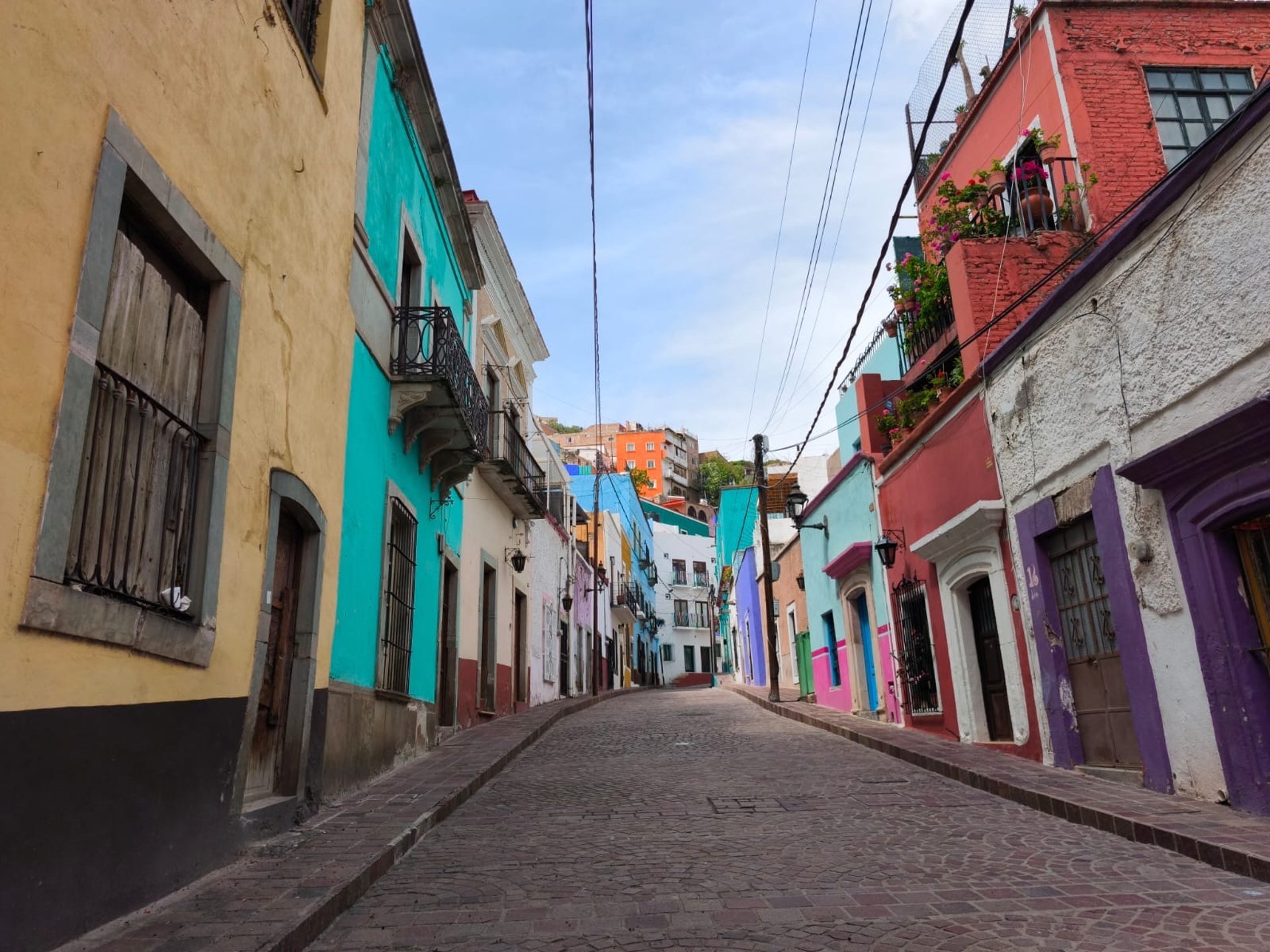 gray computer monitor