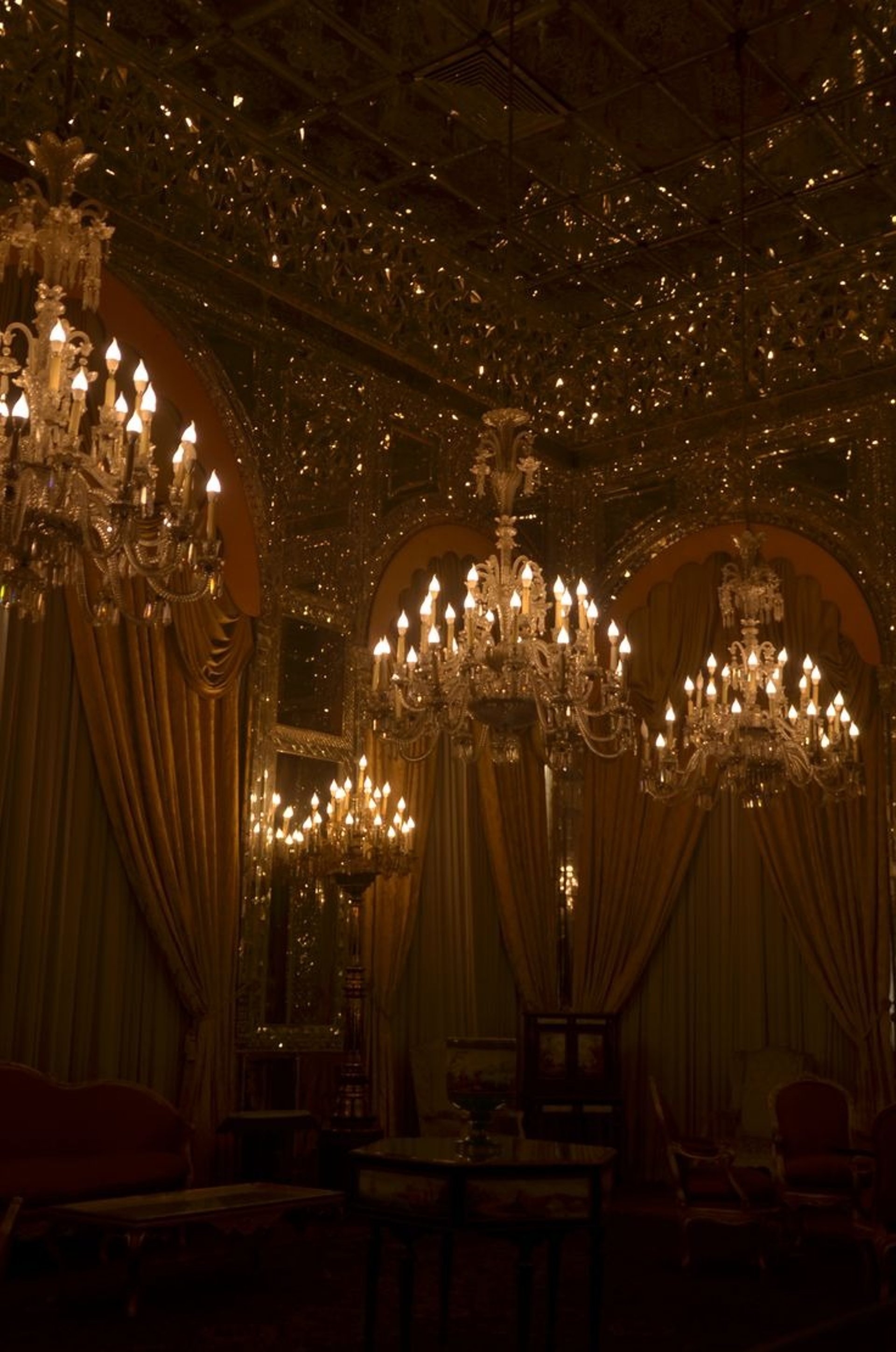 black and white bed linen