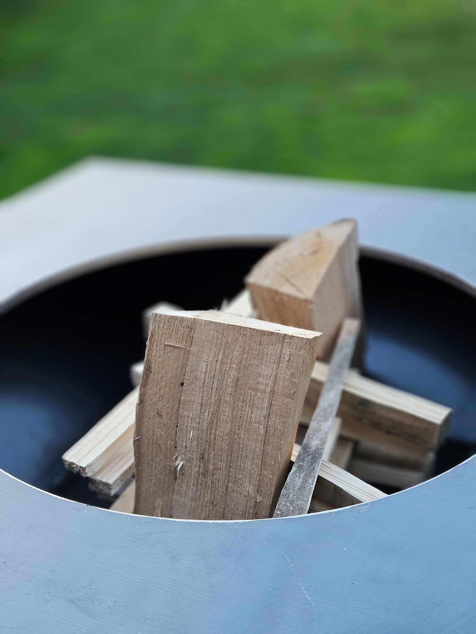 gray computer monitor