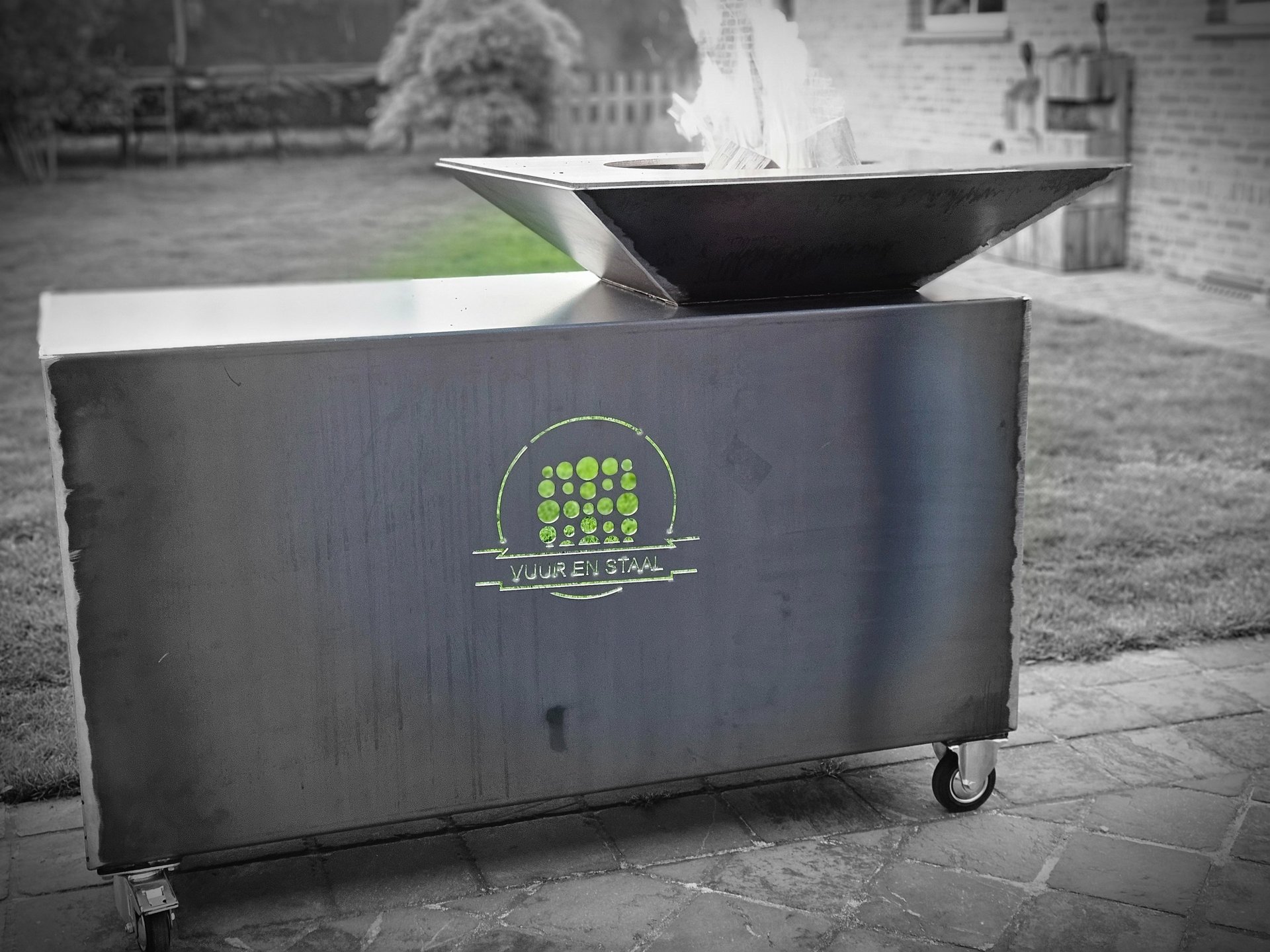 black and white bed linen