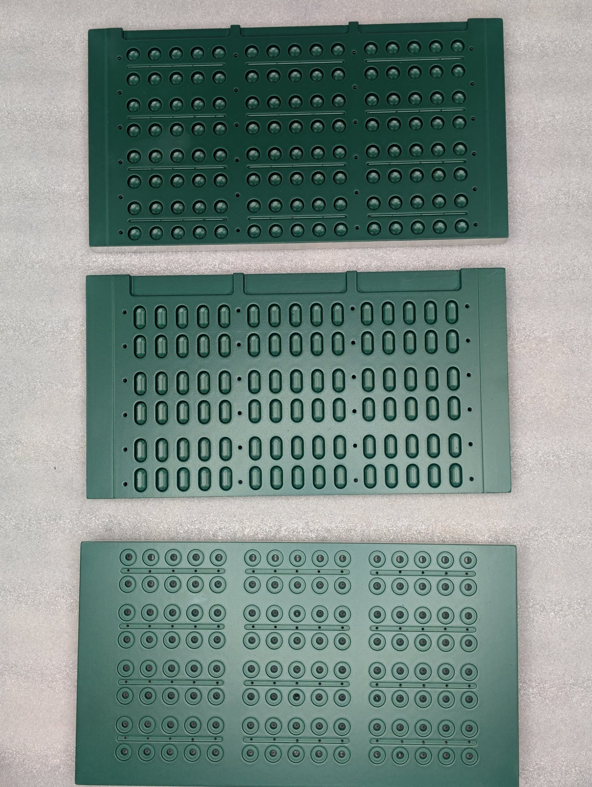 gray computer monitor