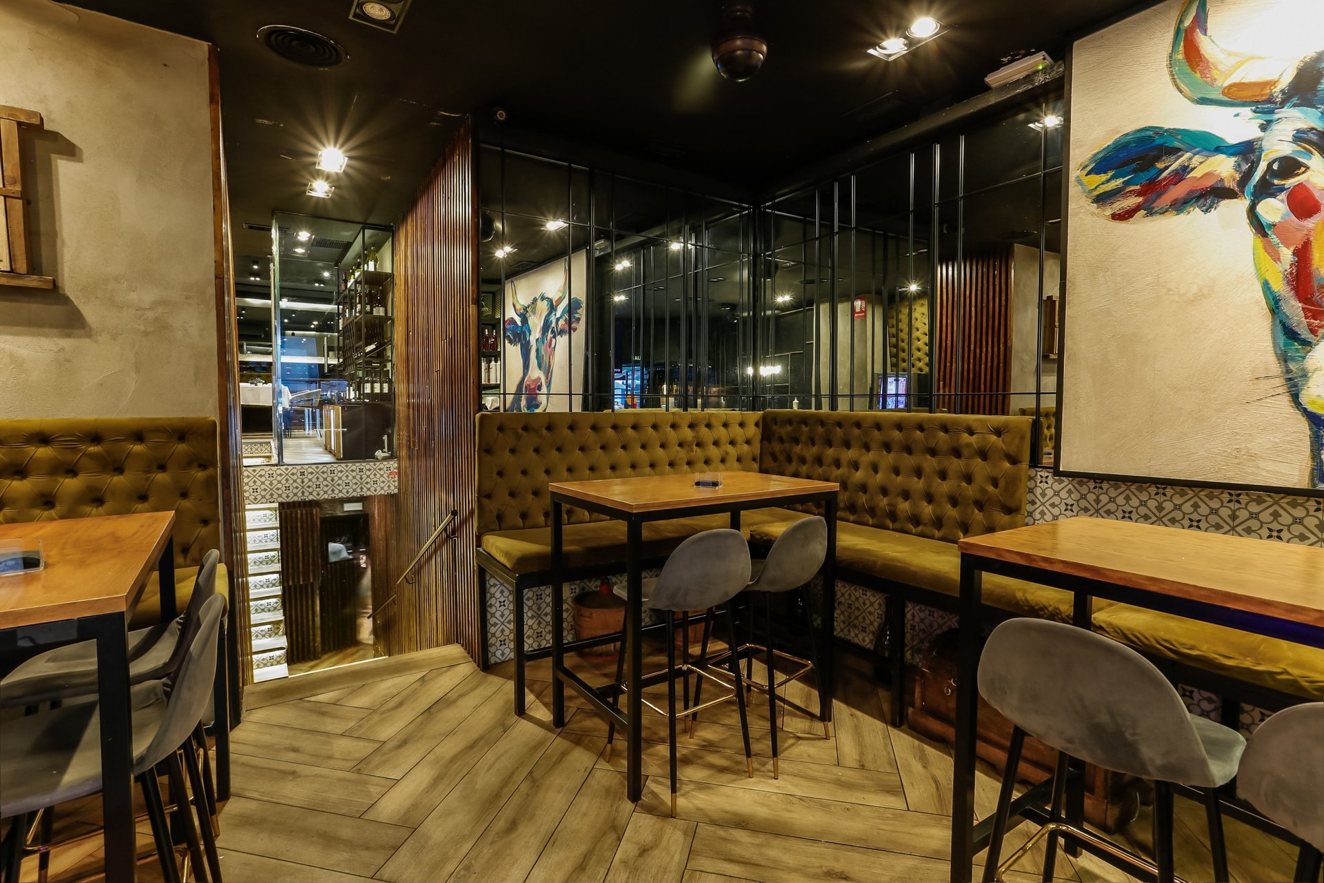 gray computer monitor