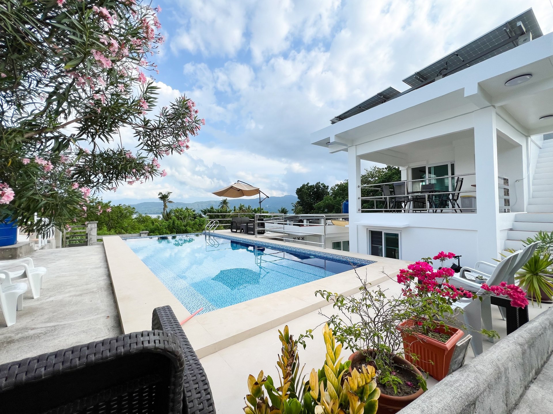 black and white bed linen