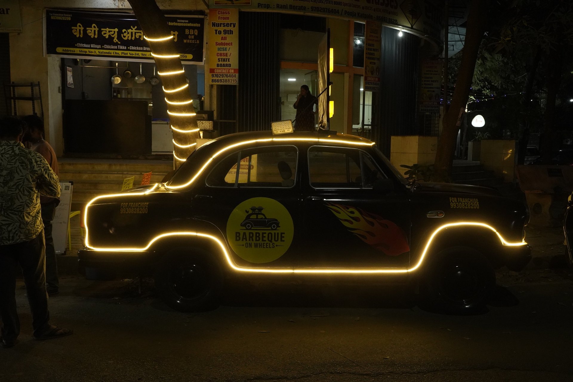 gray computer monitor