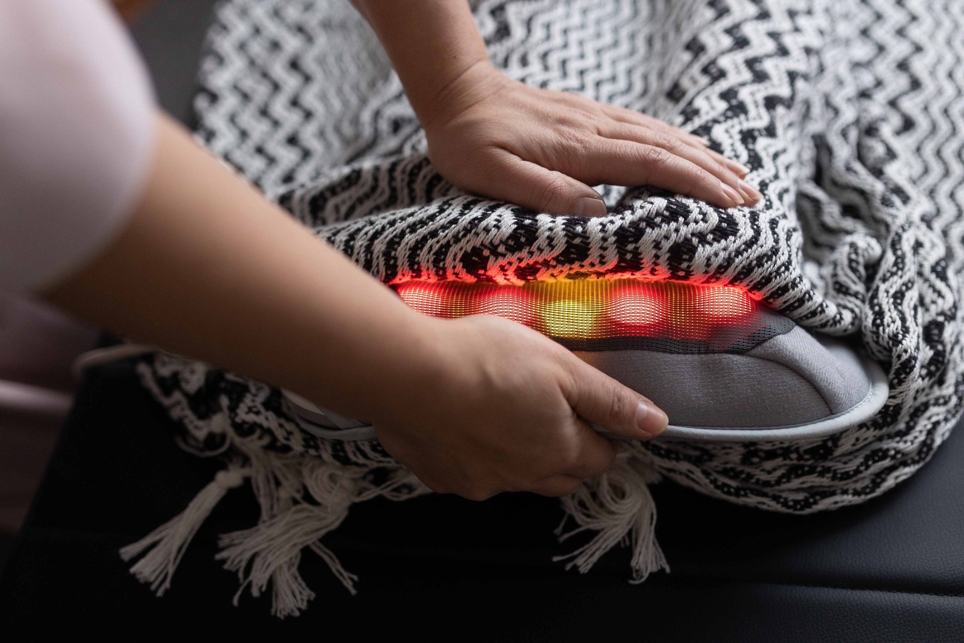 gray computer monitor