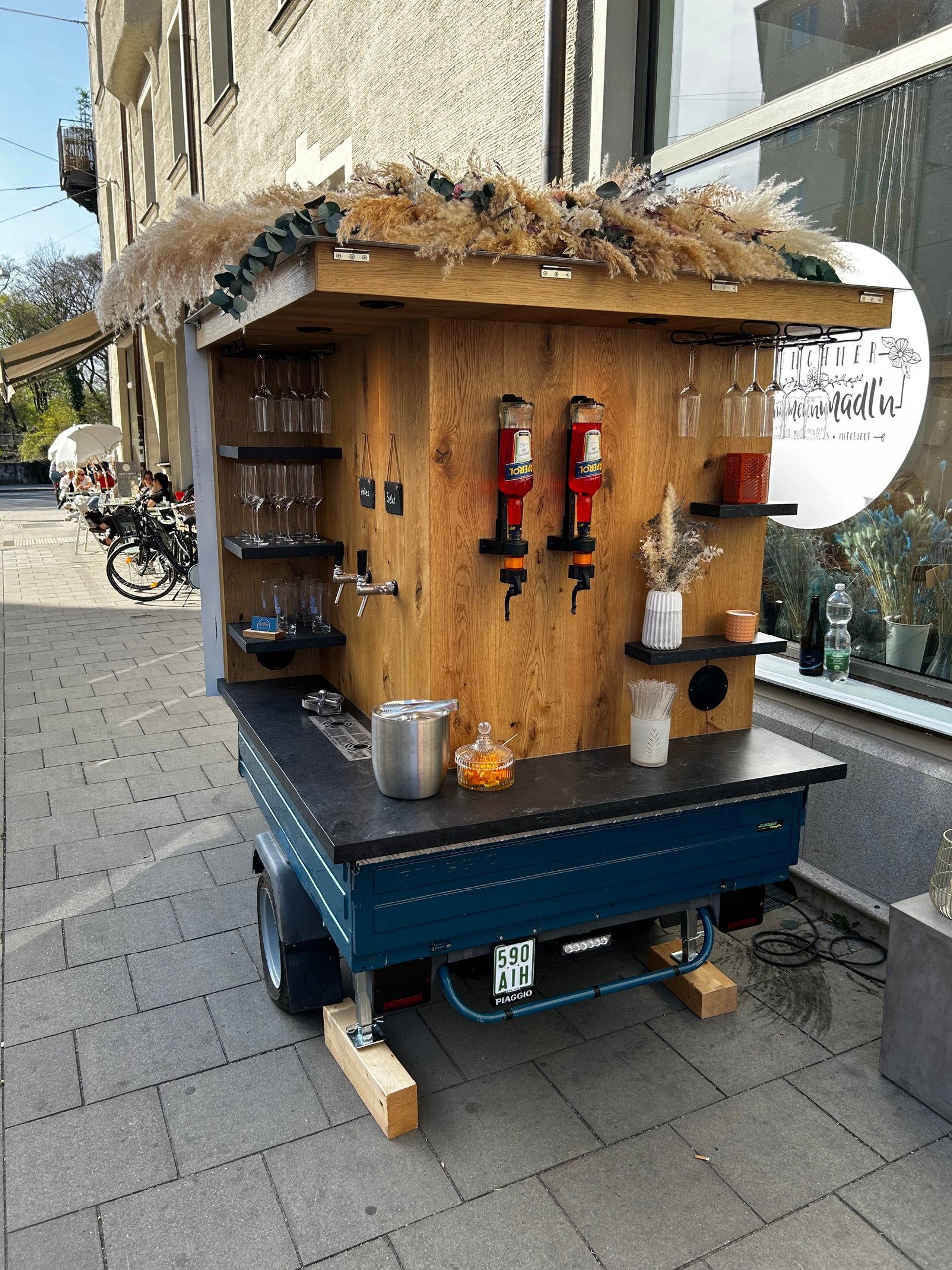 gray computer monitor