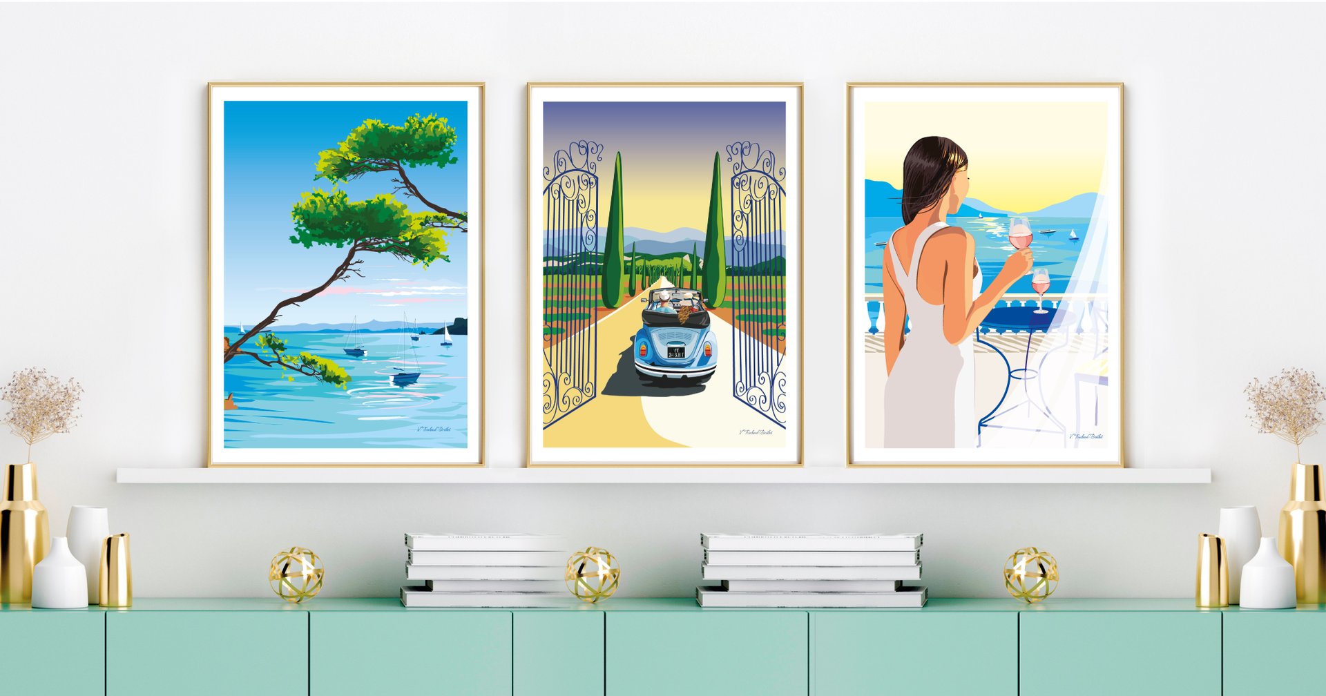 Affiches représentant des paysages de Provence de mer bleue azur, pins , campagne, exposées sur une étagère. Chic tendance vi