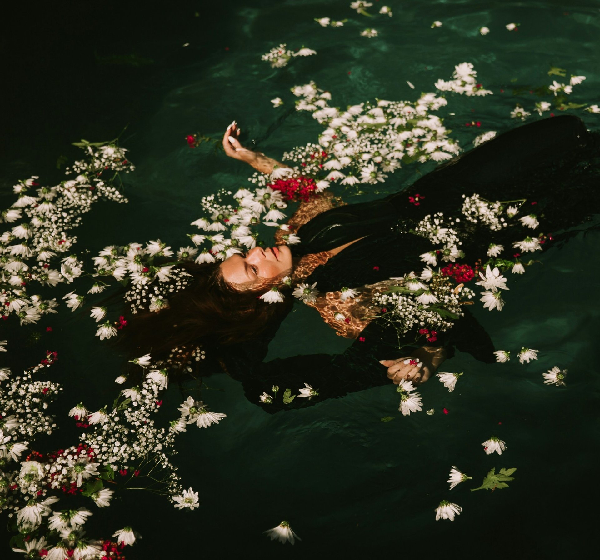 black and white bed linen