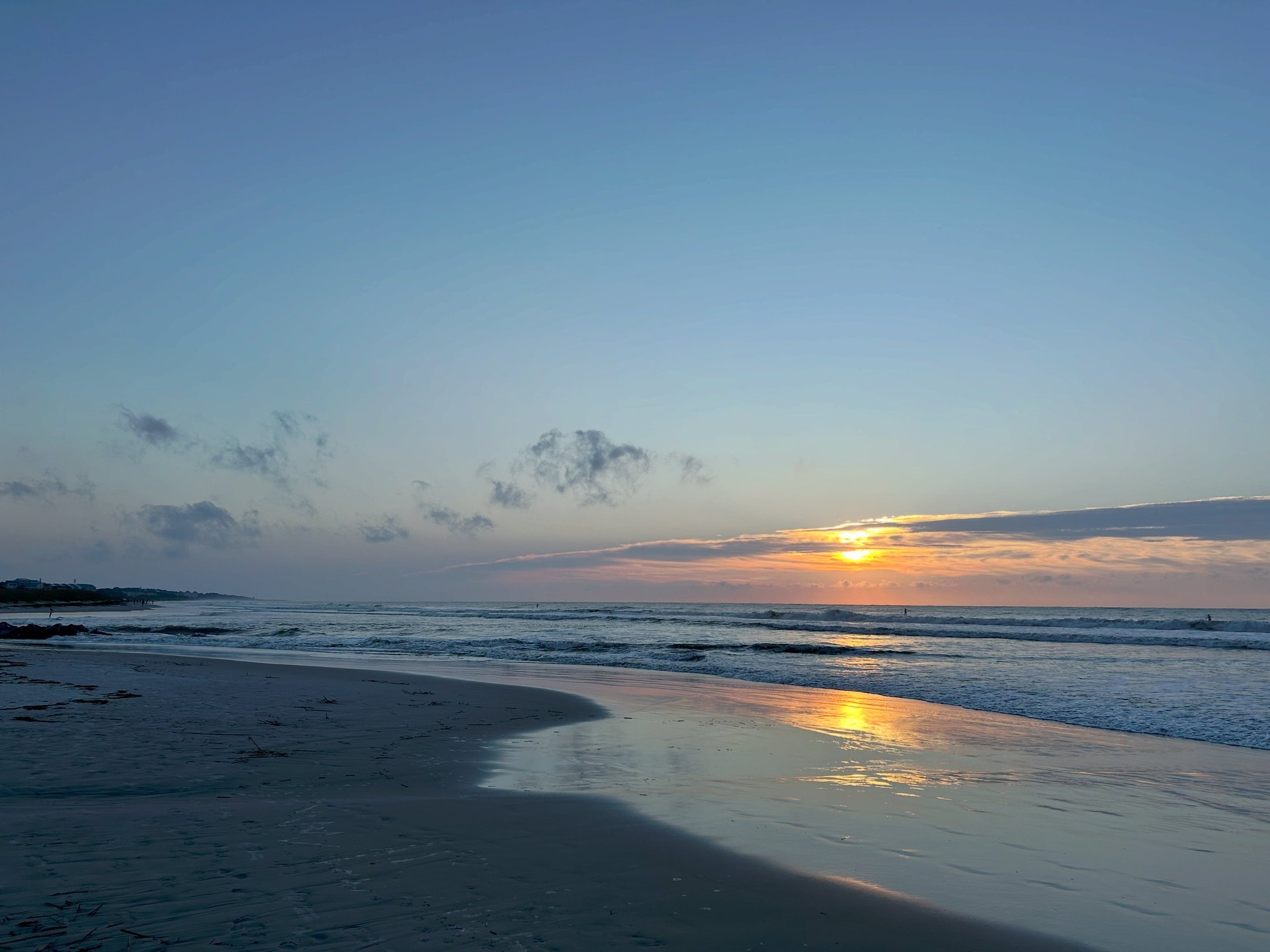 gray computer monitor