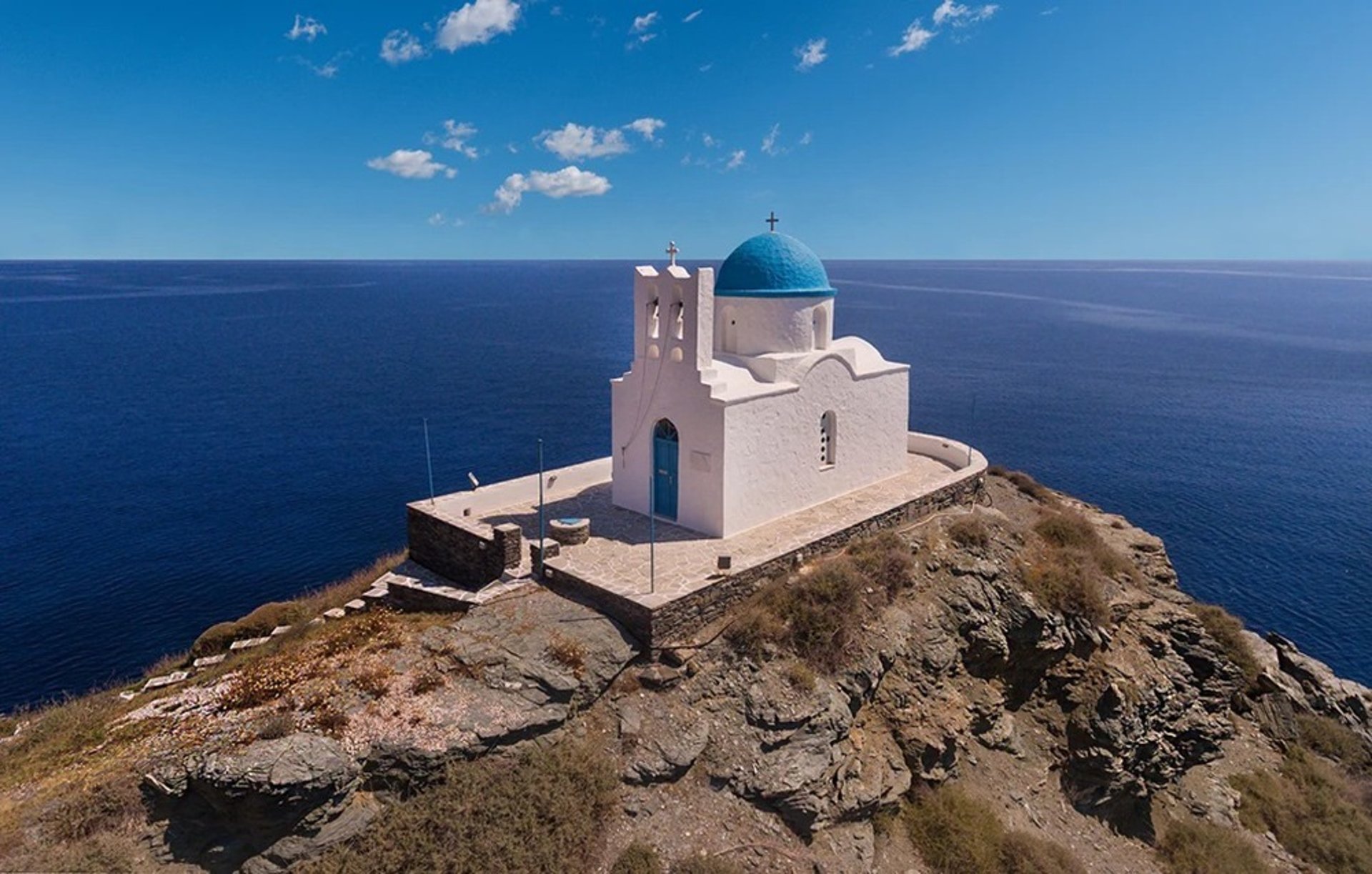 gray computer monitor