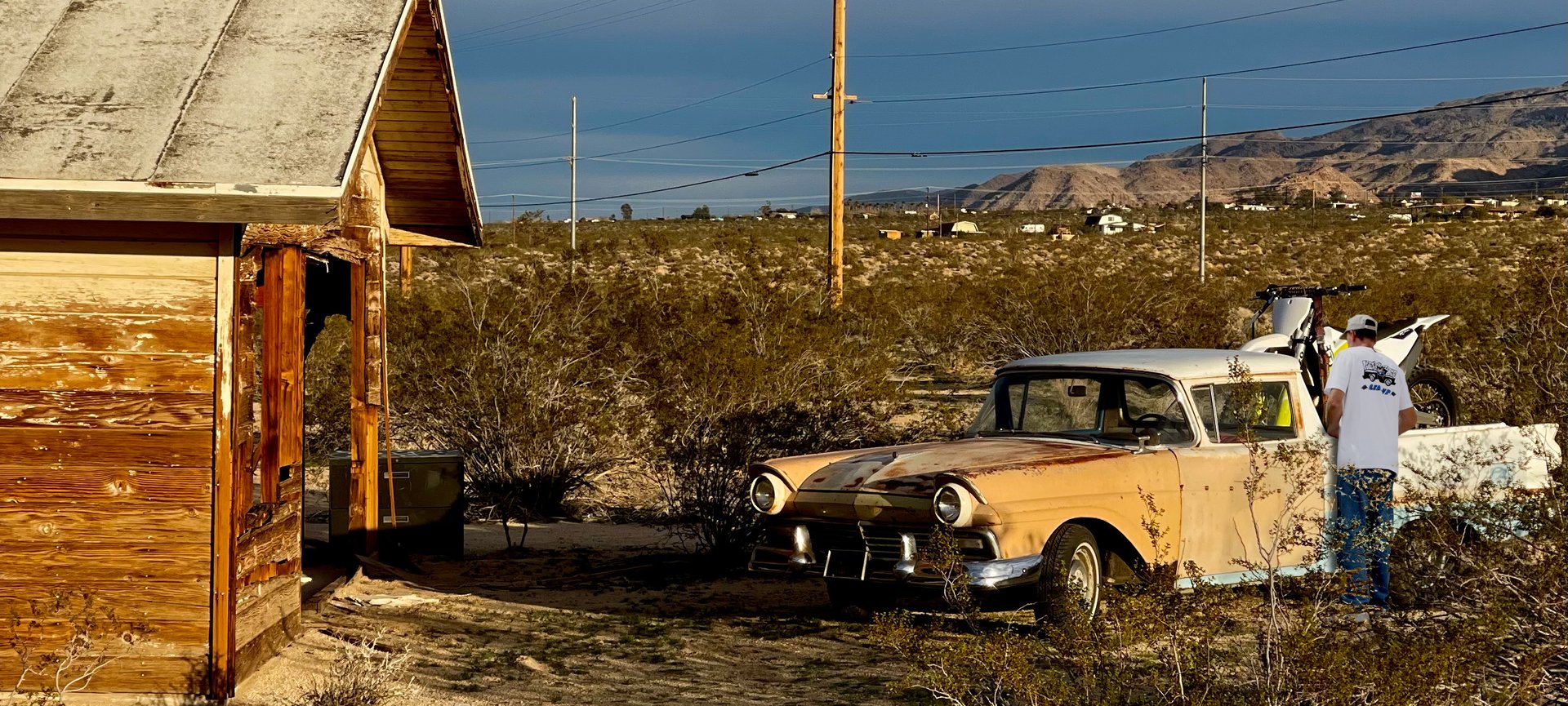 Western Grit mixed with classic cars
