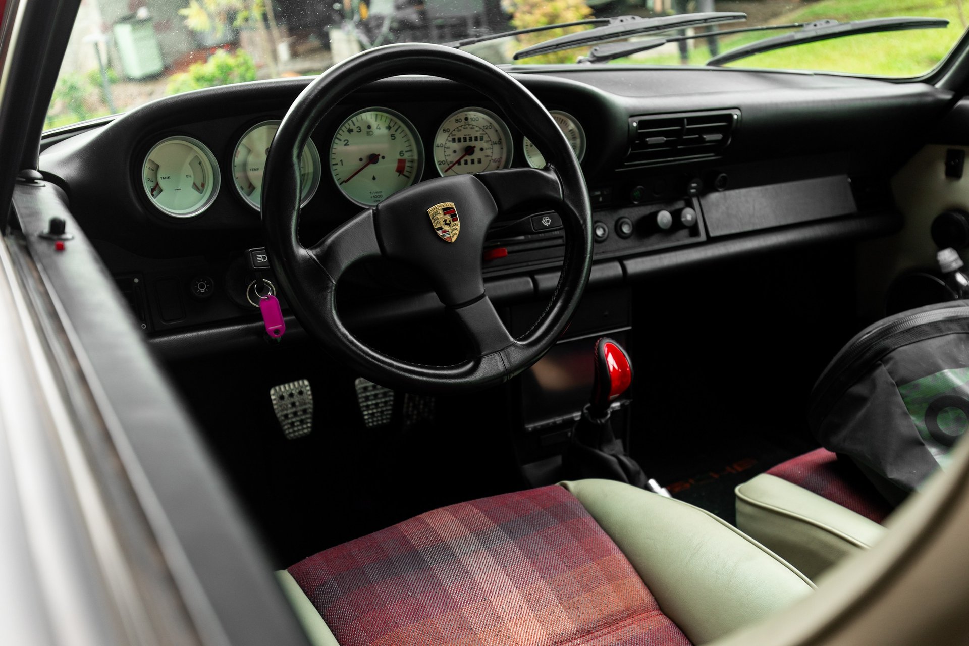 black and white bed linen