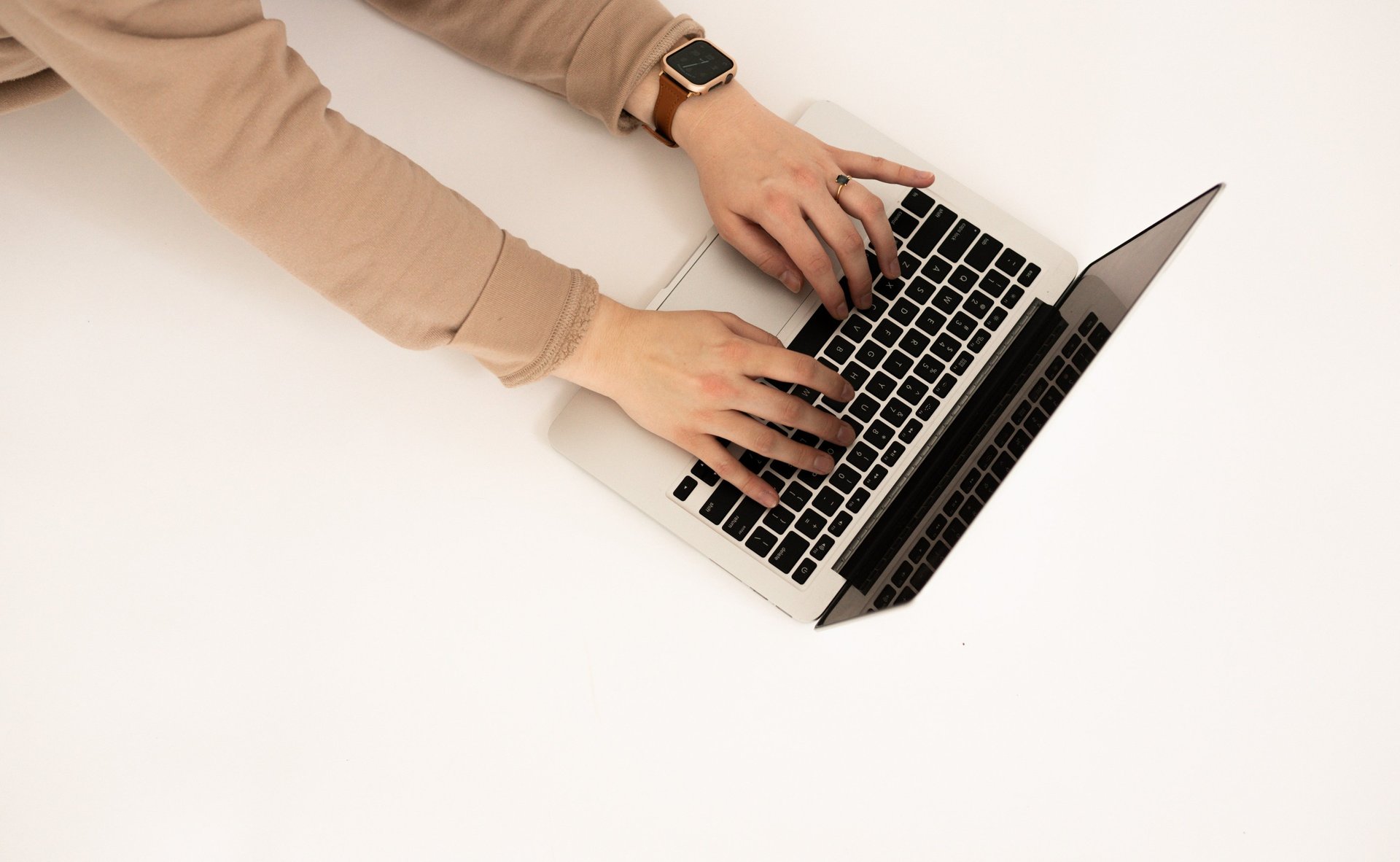 gray computer monitor