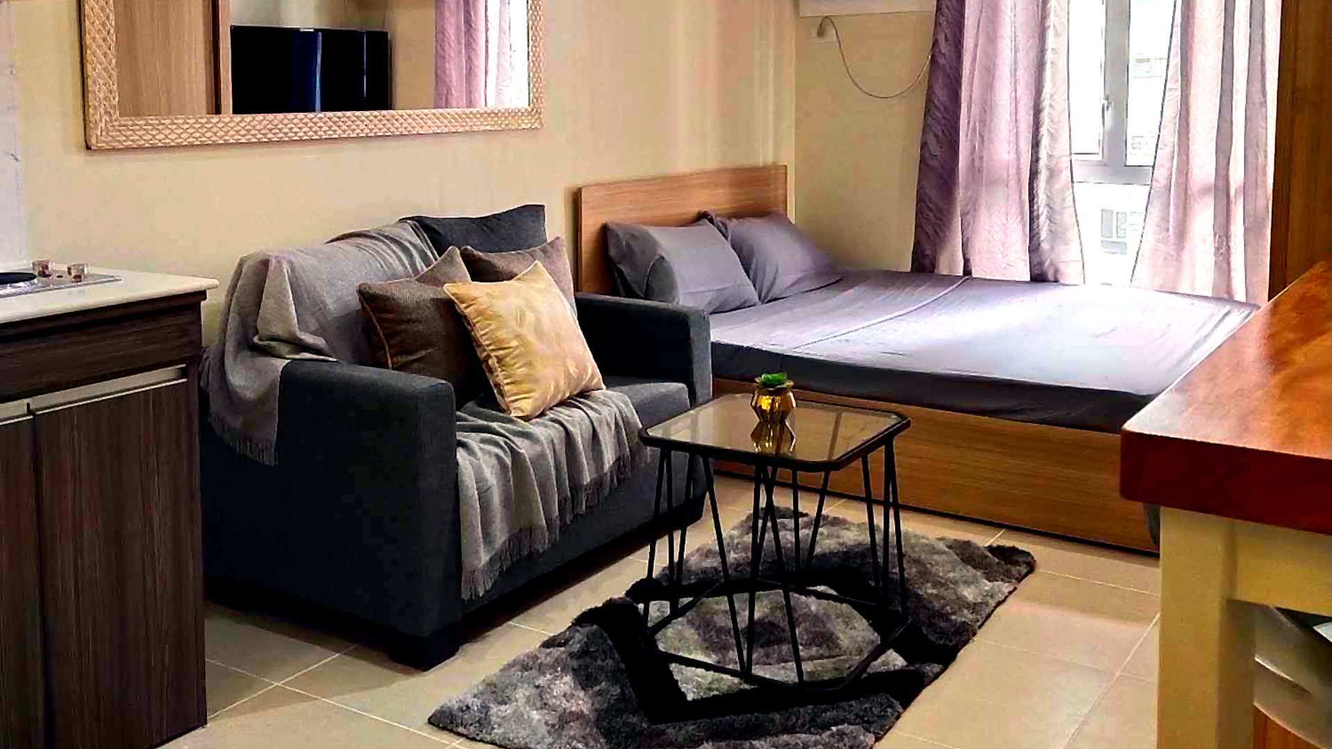 black and white bed linen