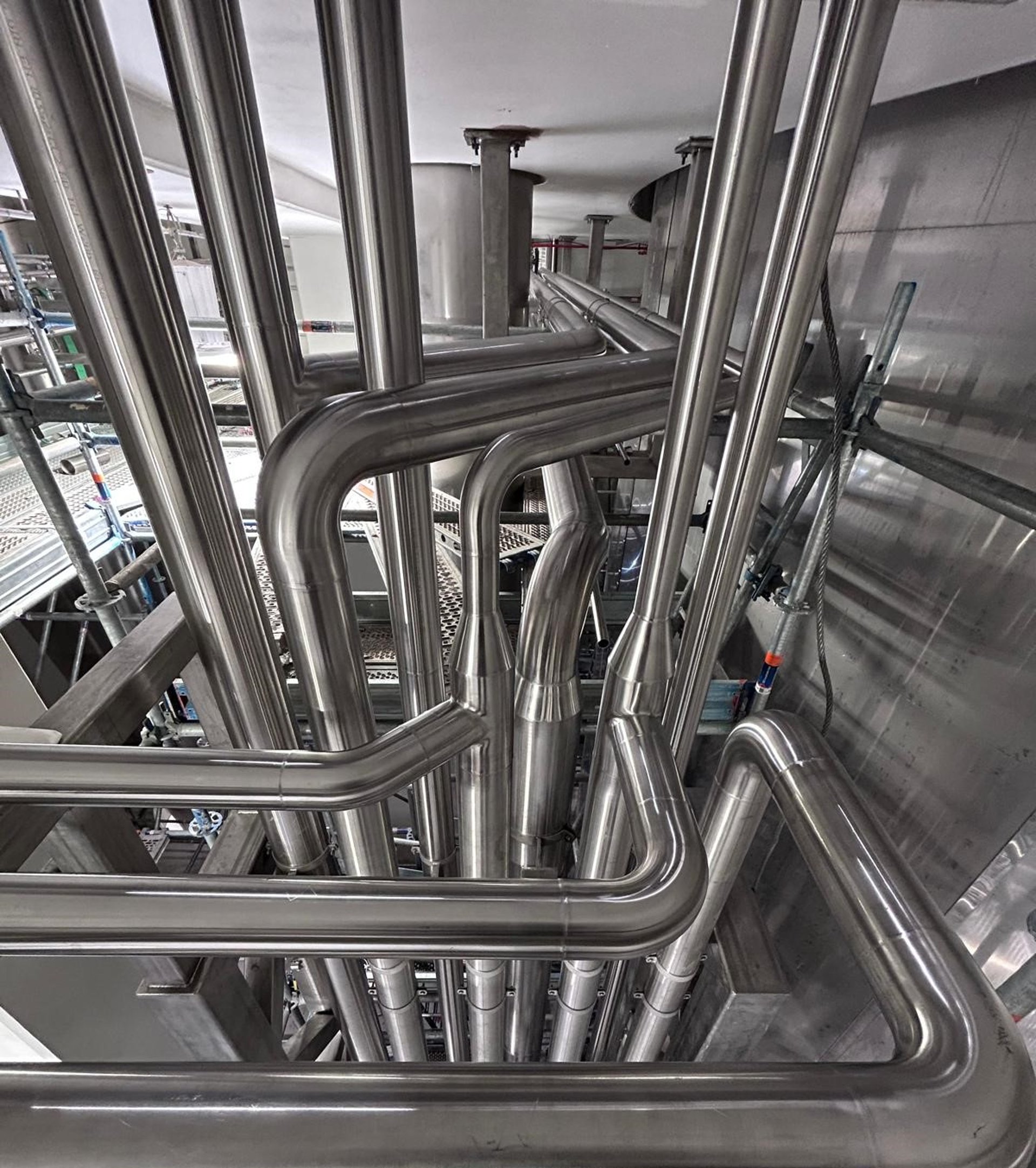 black and white bed linen