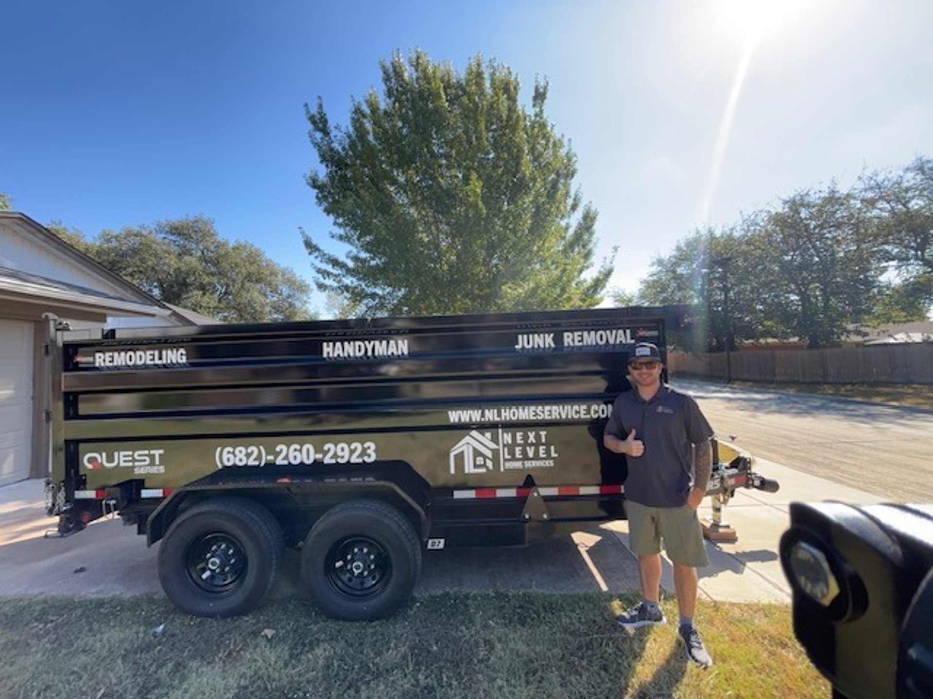 gray computer monitor