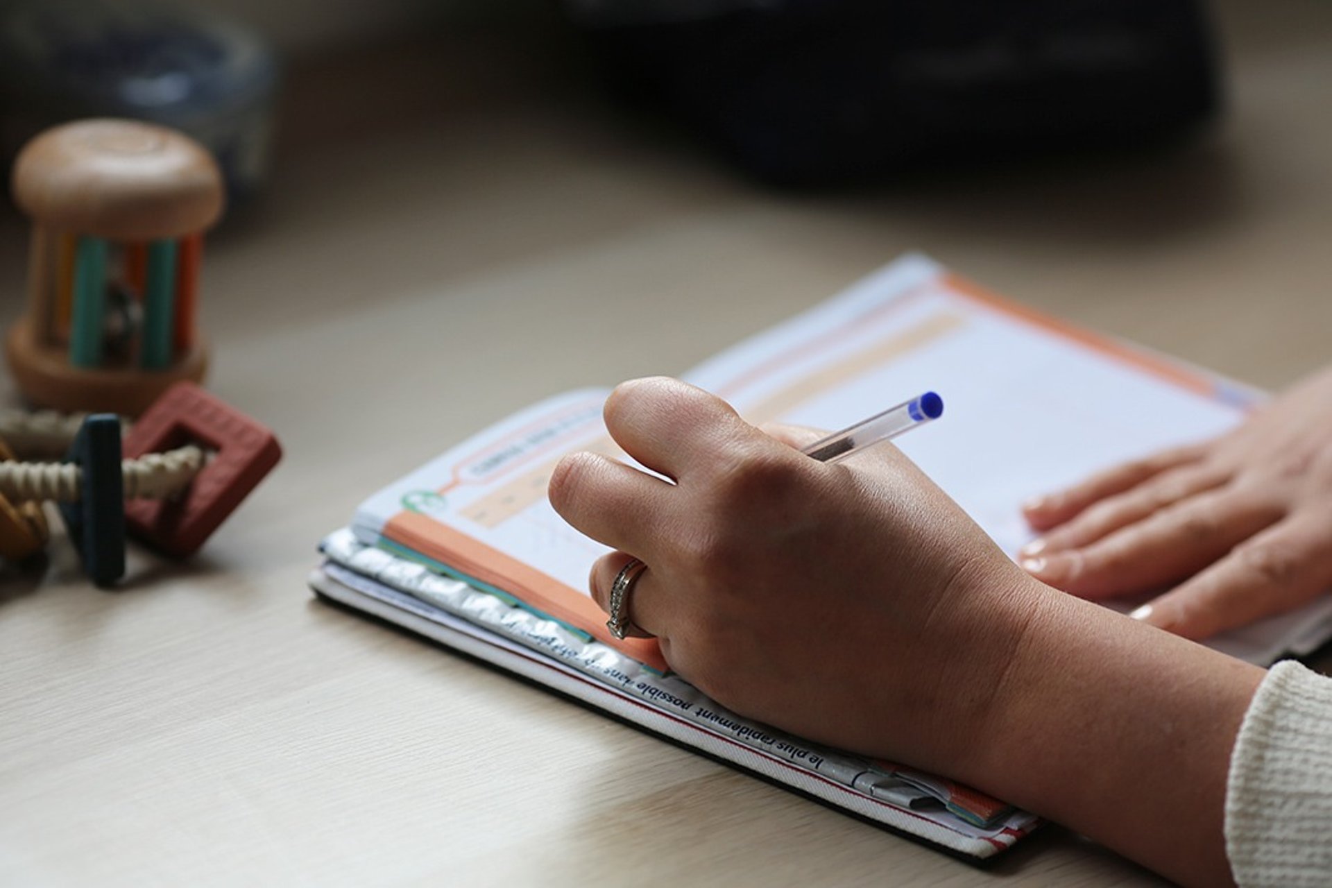 black and white bed linen