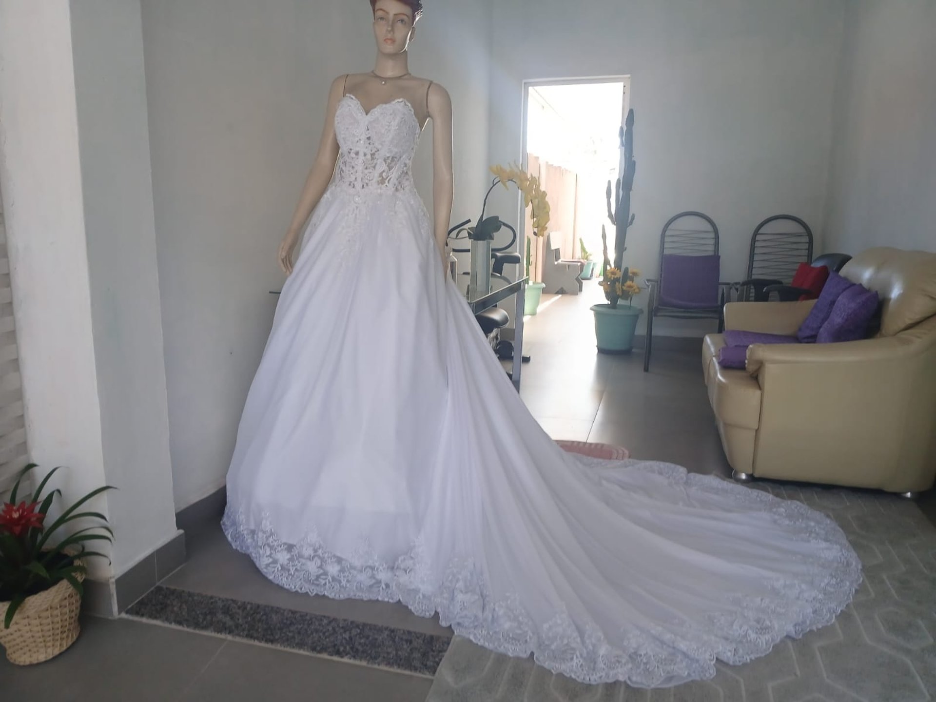 black and white bed linen