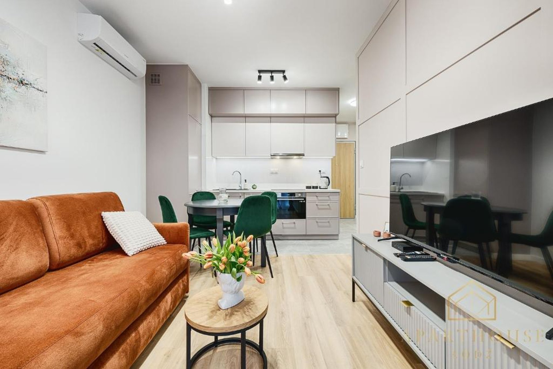 black and white bed linen