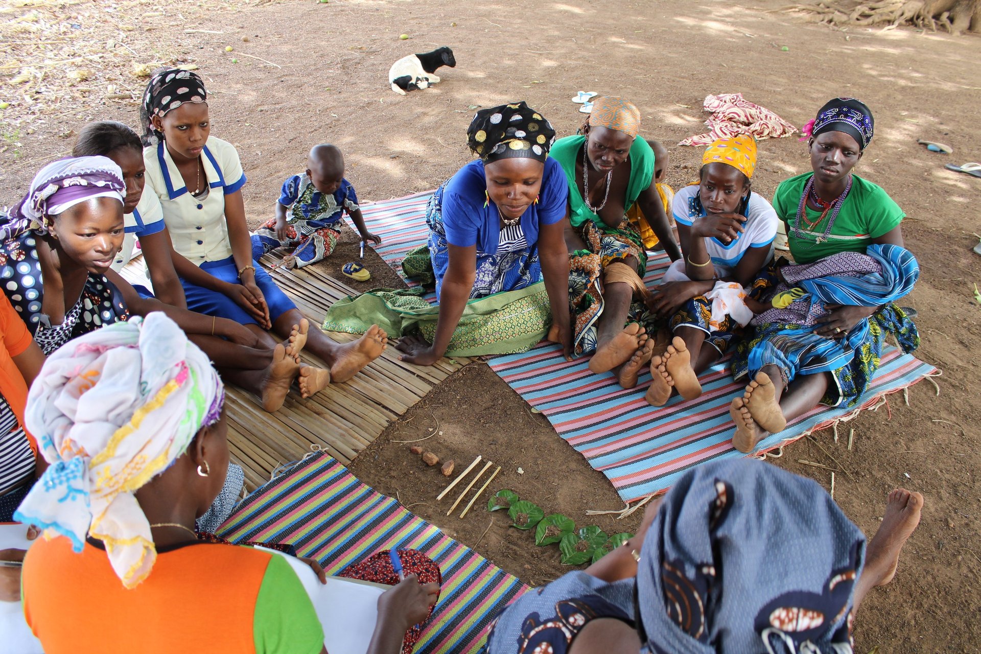 black and white bed linen