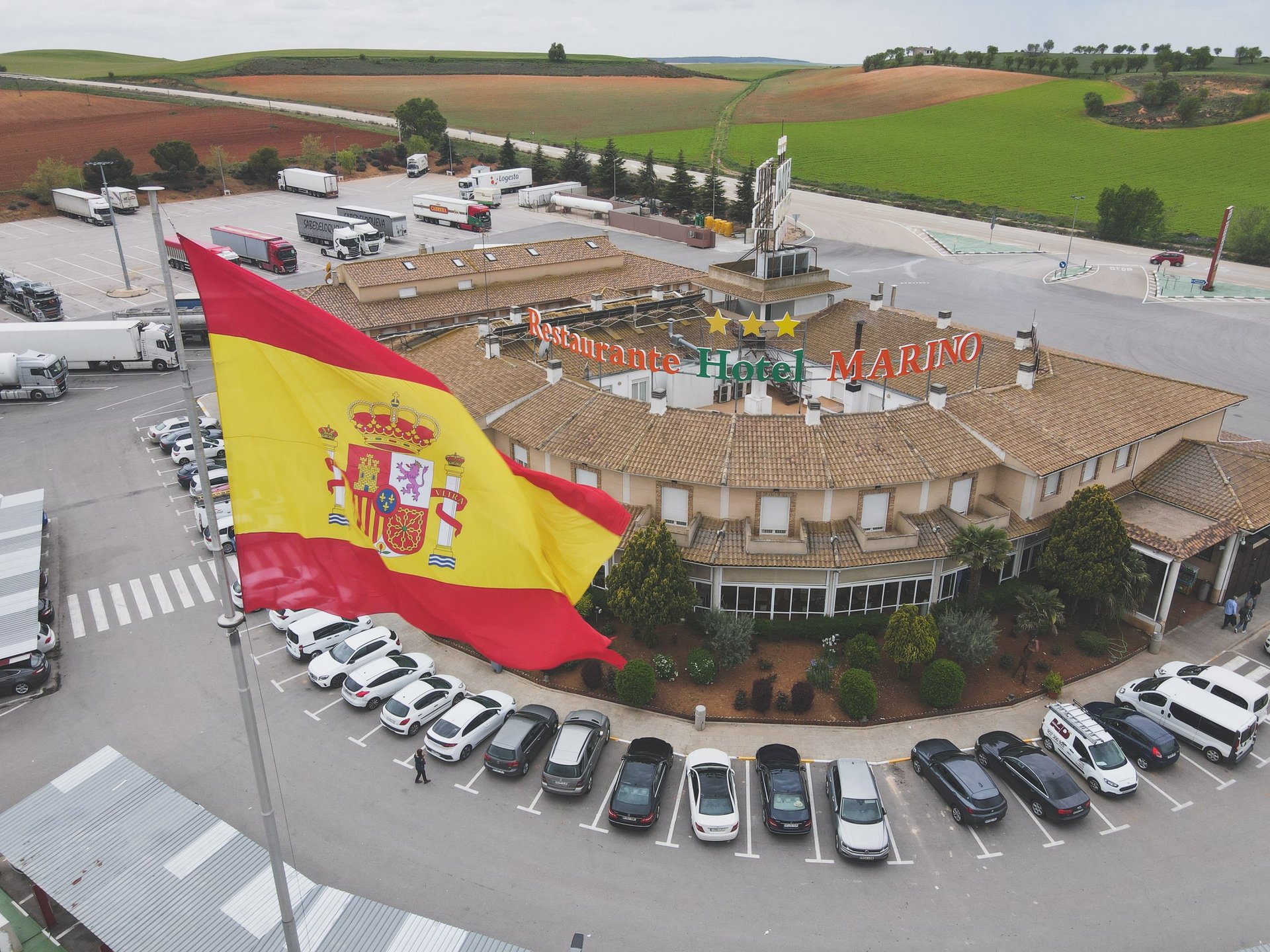 black and white bed linen