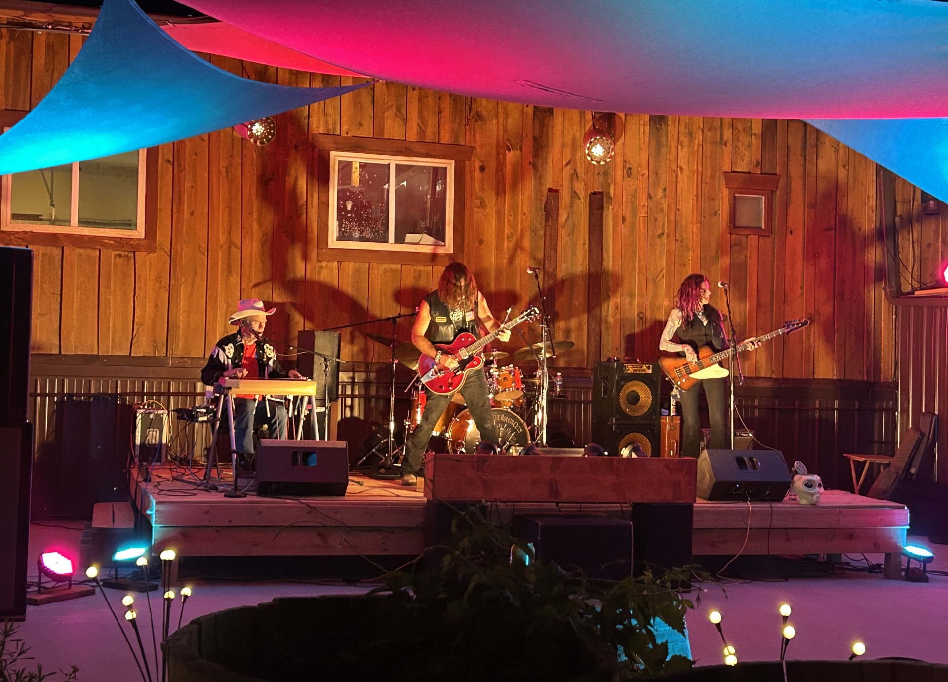 black and white bed linen