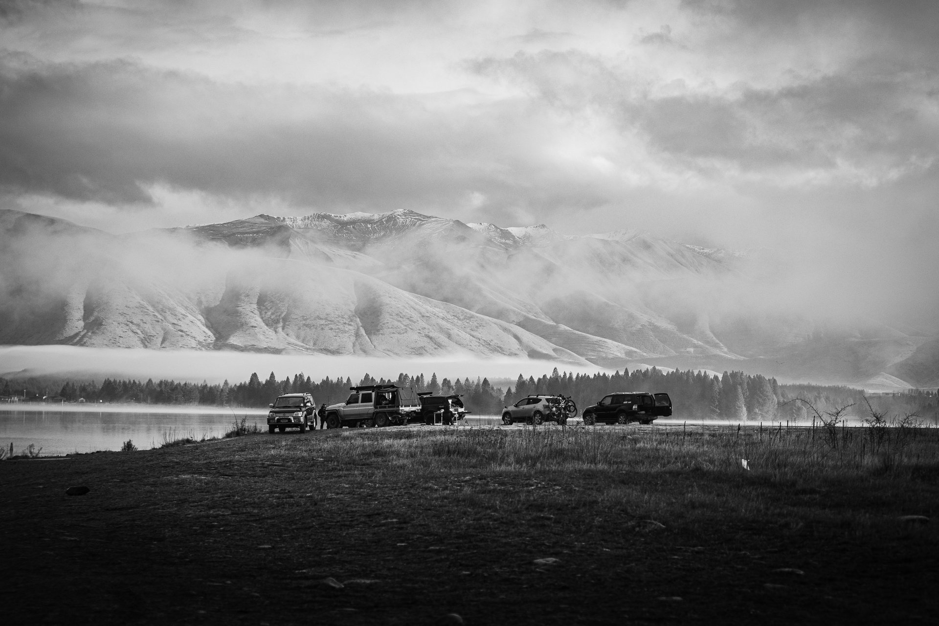 black and white bed linen