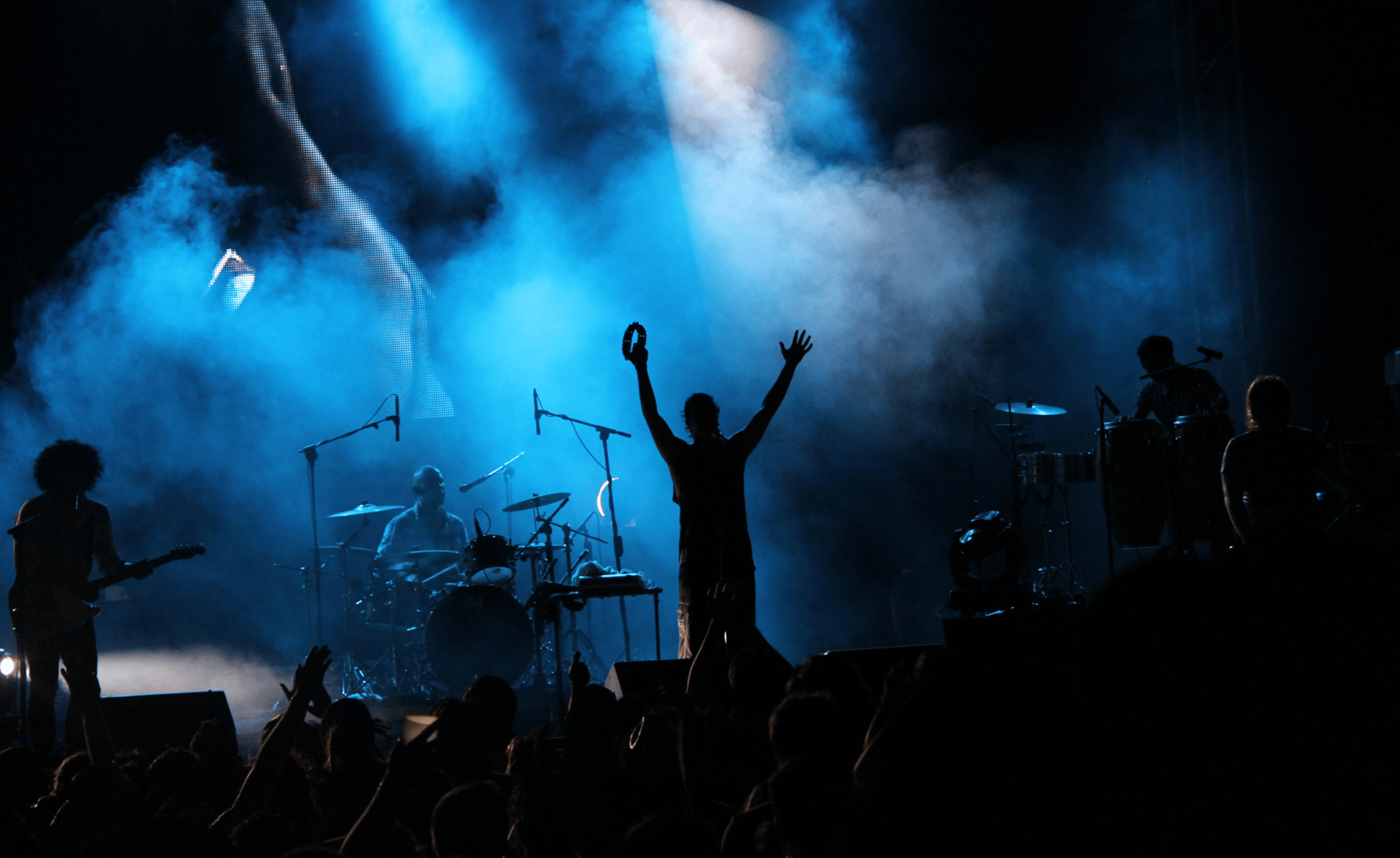 black and white bed linen